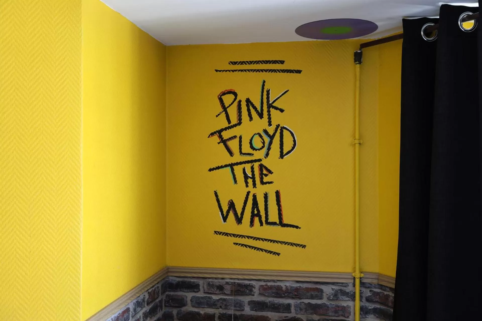 Bedroom in Absolute Hotel Paris République