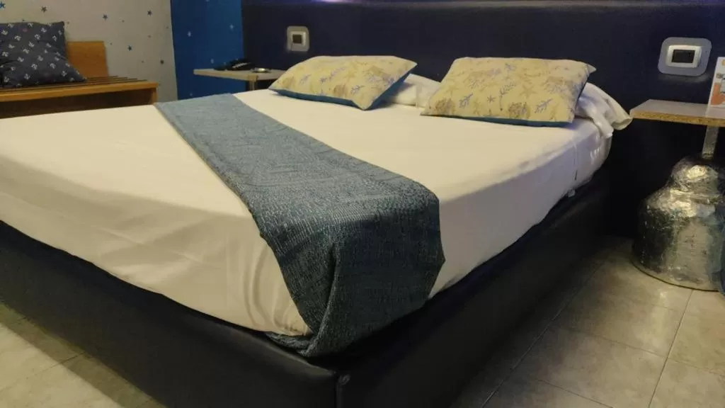 View (from property/room), Bed in Hotel Daytona Palace