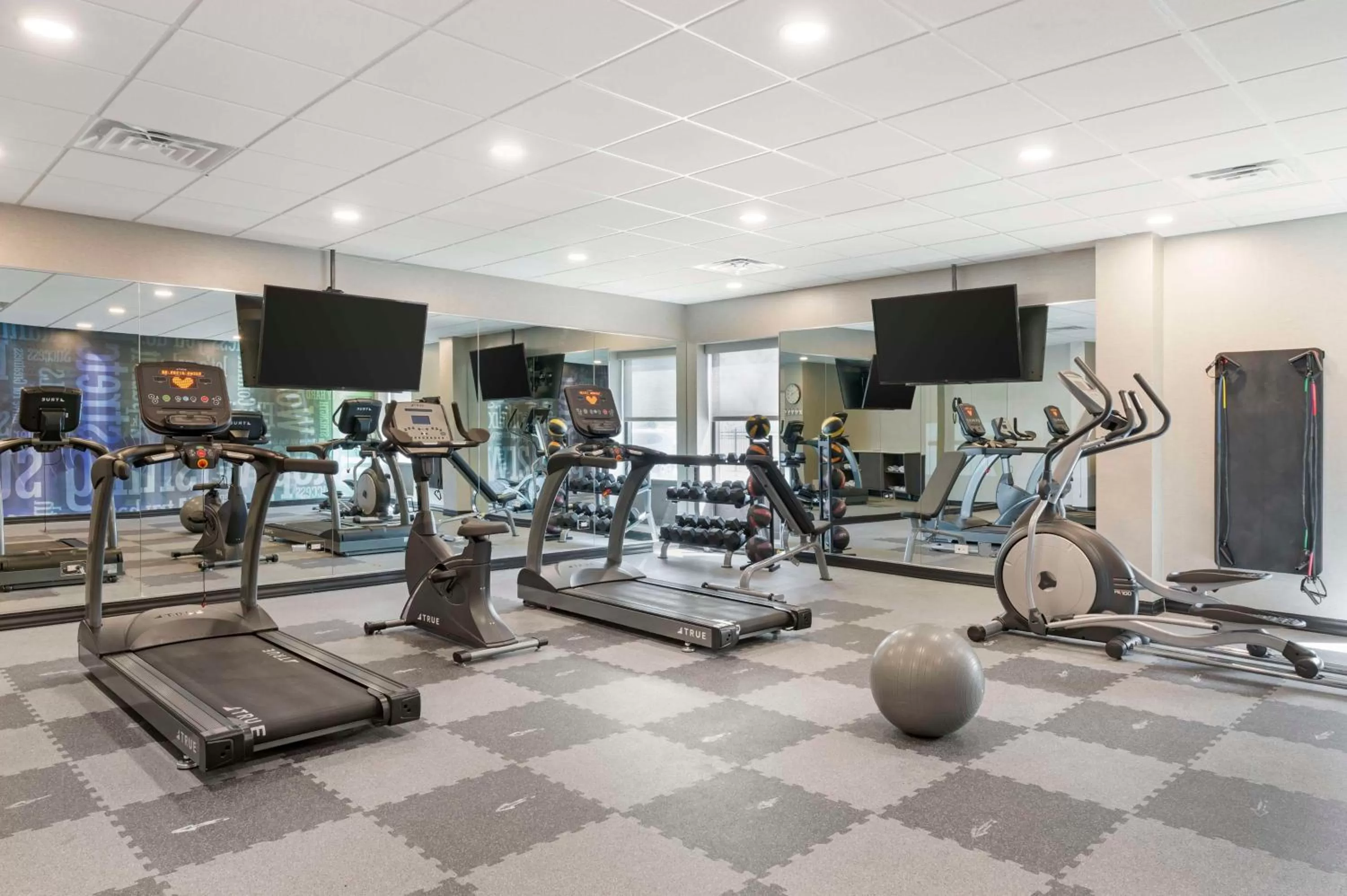 Fitness centre/facilities in Best Western Plus South Holland Chicago Southland