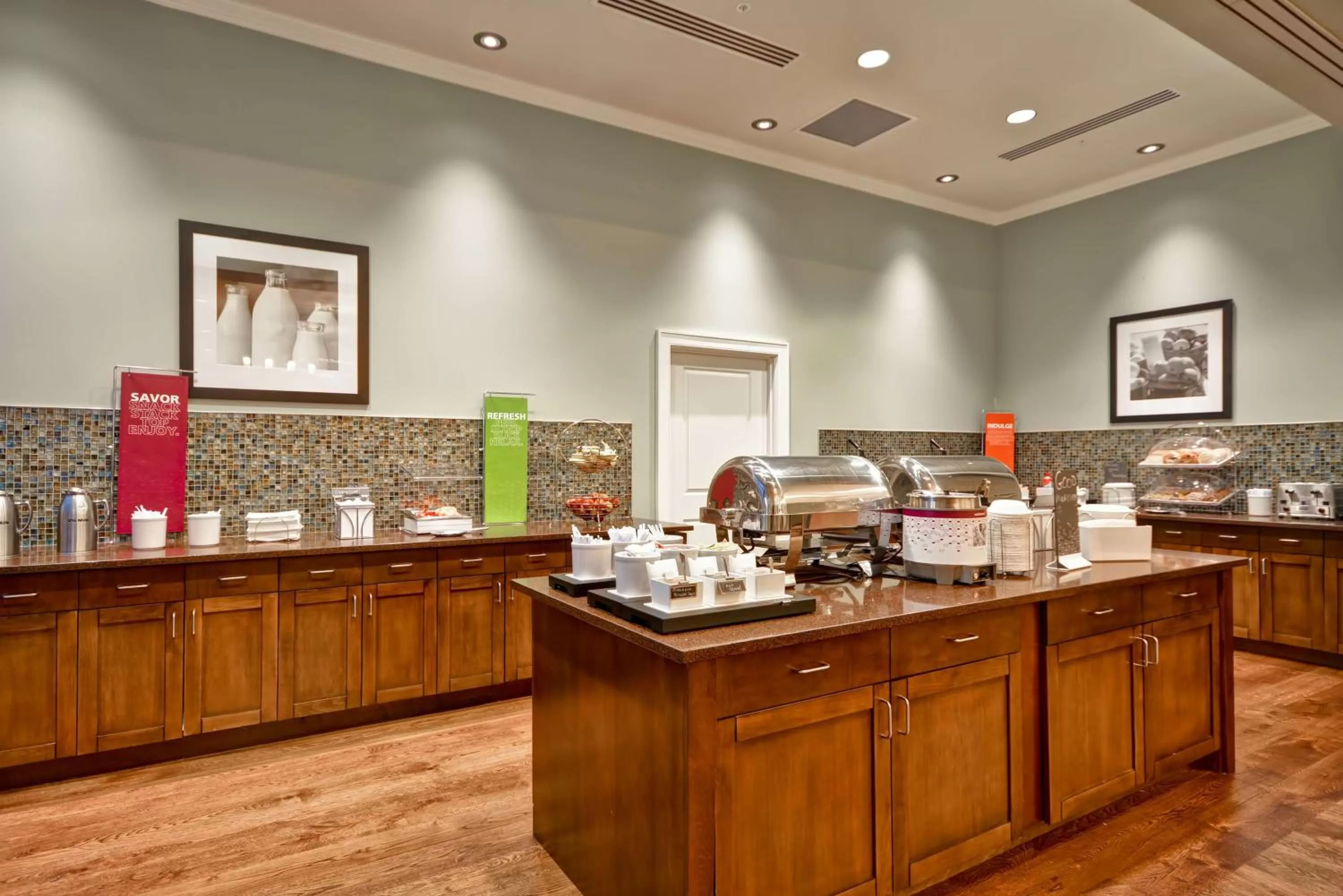 Restaurant/places to eat in Hampton Inn & Suites Charleston Airport