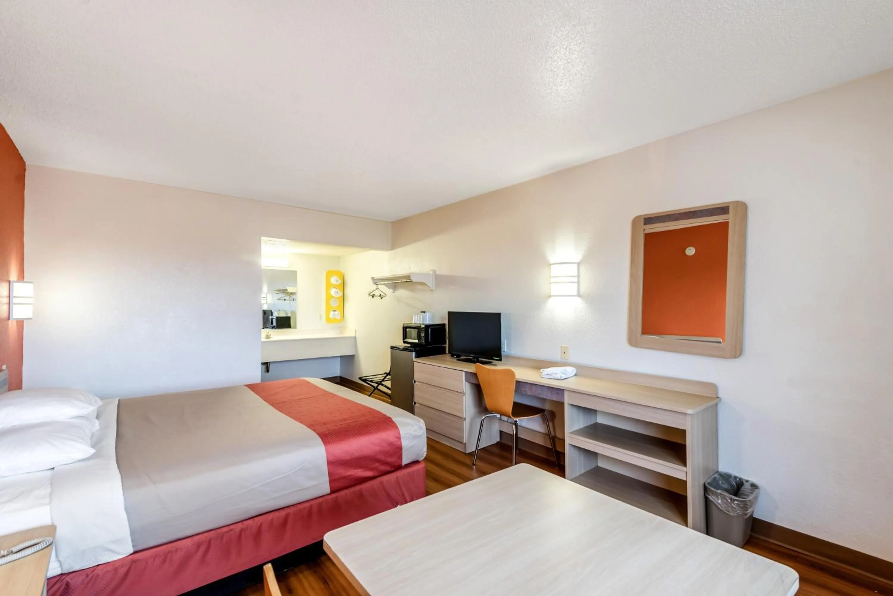 Bedroom, Bed in Motel 6-Anniston, AL