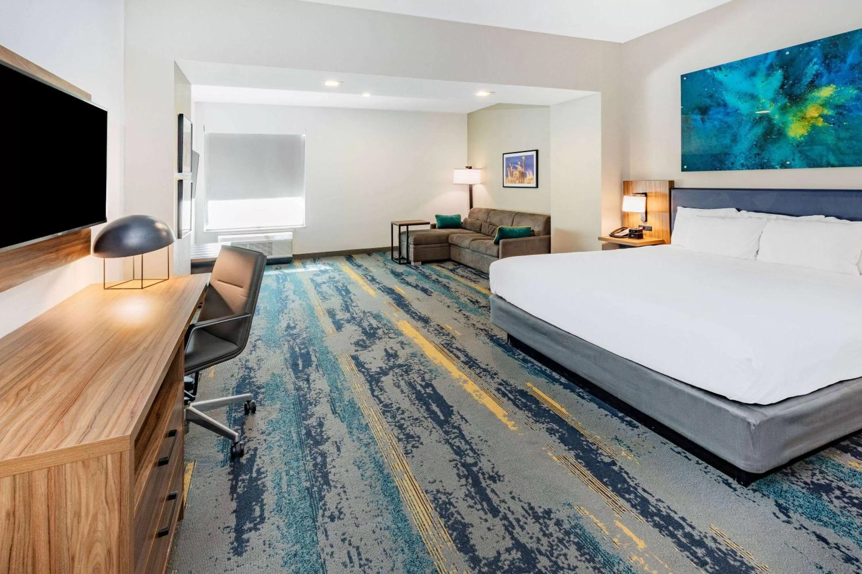 Deluxe King Room - Non-Smoking in La Quinta Inn & Suites by Wyndham Texas City I 45