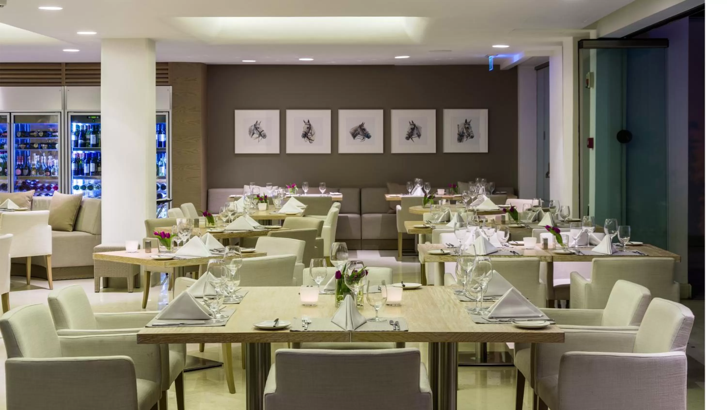 Restaurant/places to eat in Alasia Boutique Hotel