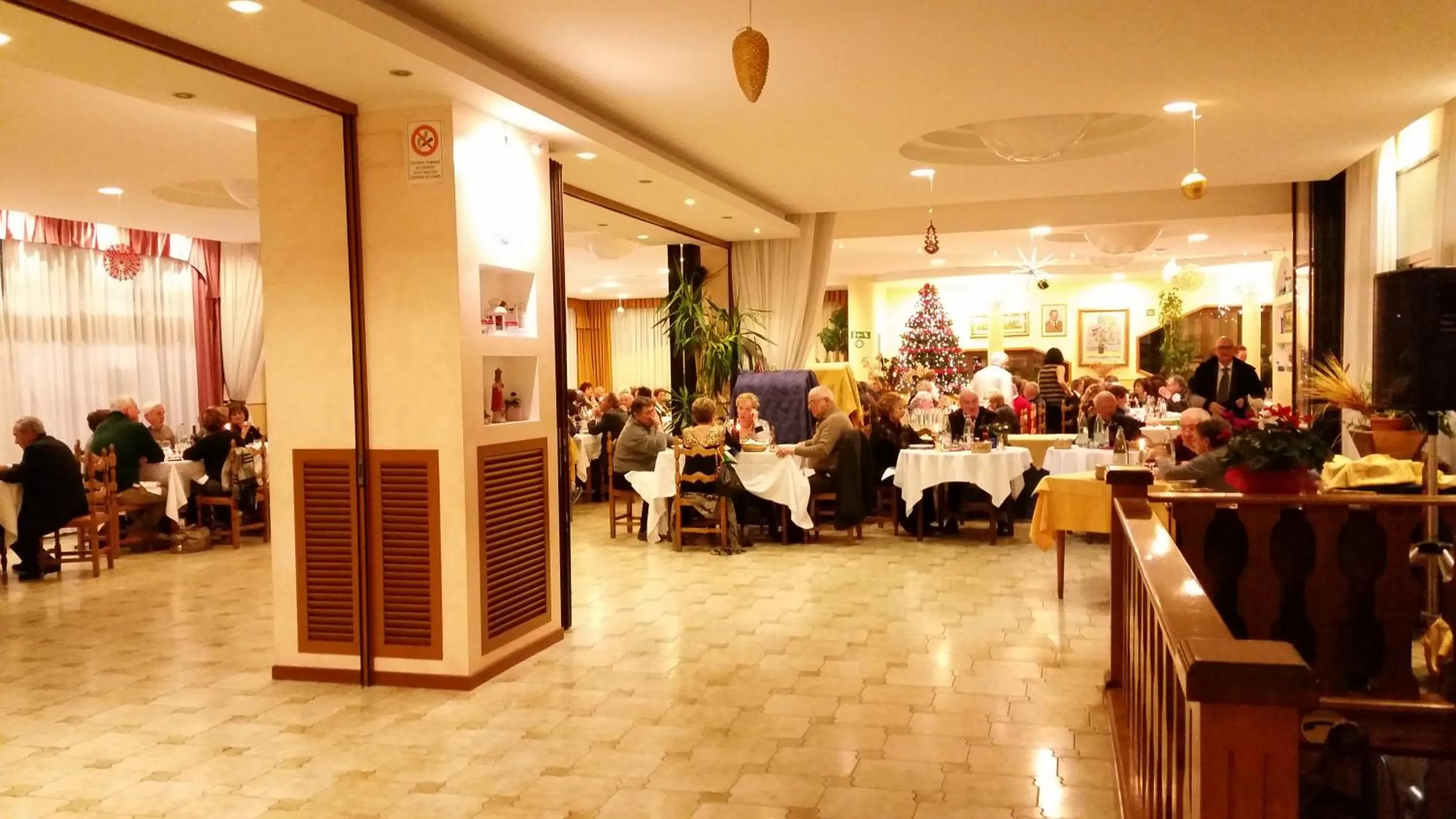 Restaurant/places to eat in Hotel Marrani