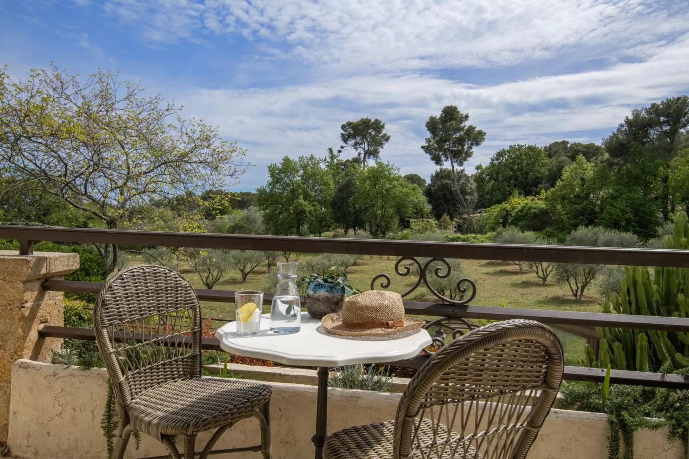 Patio in Hotel Les Messugues