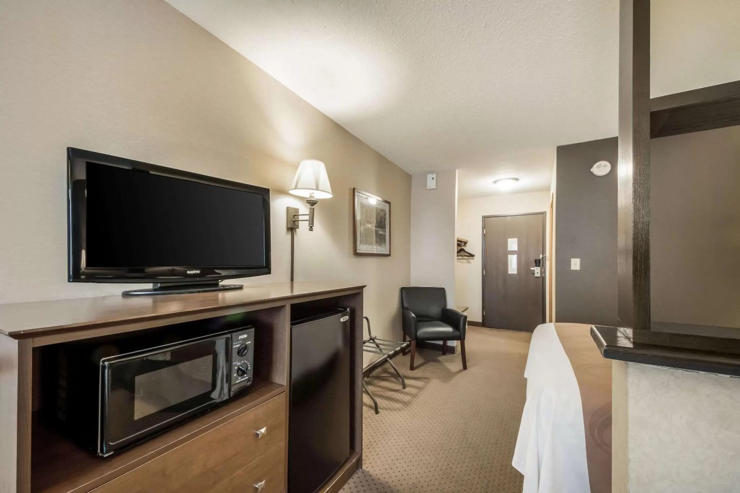 Photo of the whole room, Bed in Quality Inn & Suites Newberry