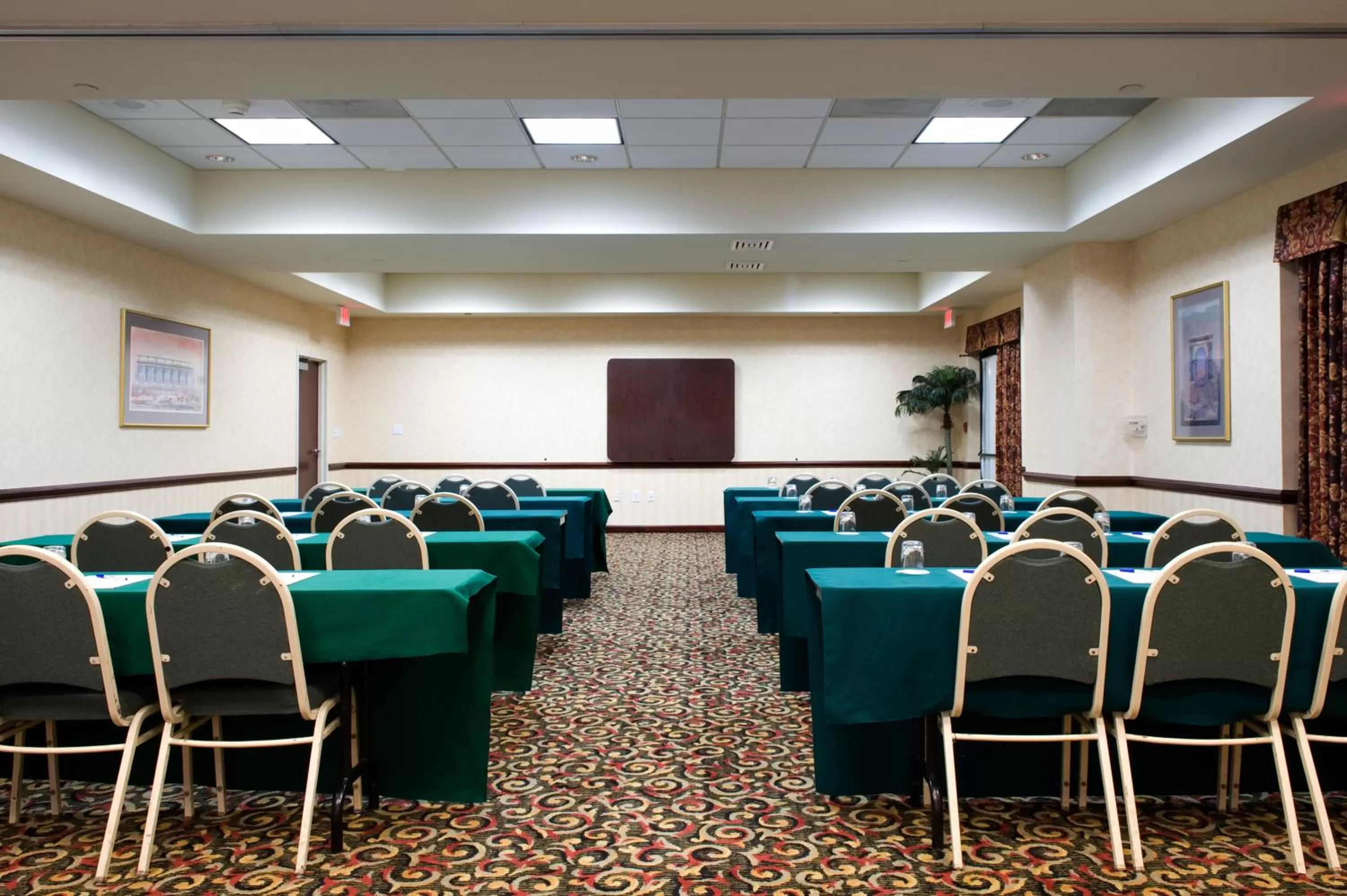 Meeting/conference room in Holiday Inn Express Hotel & Suites Dallas Fort Worth Airport South by IHG