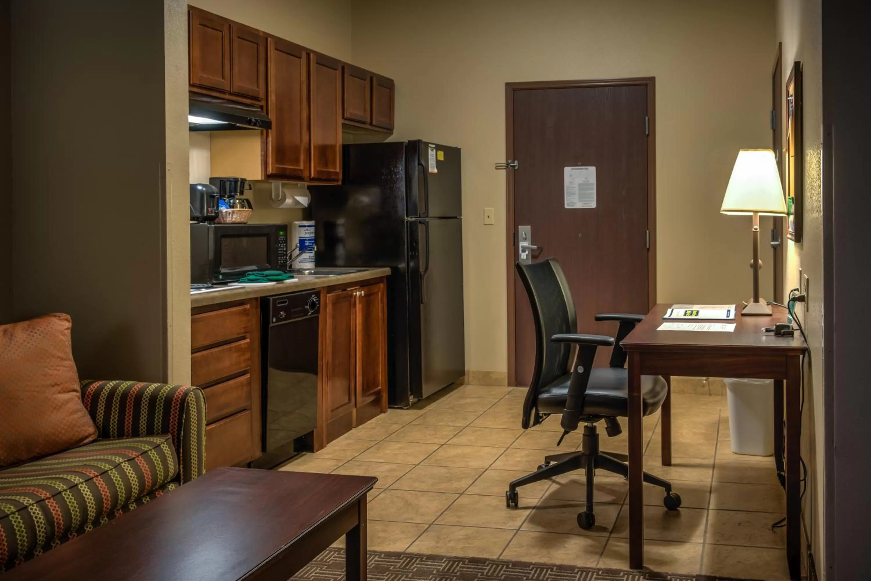 Kitchen or kitchenette in MainStay Suites St Robert - Fort Leonard Wood