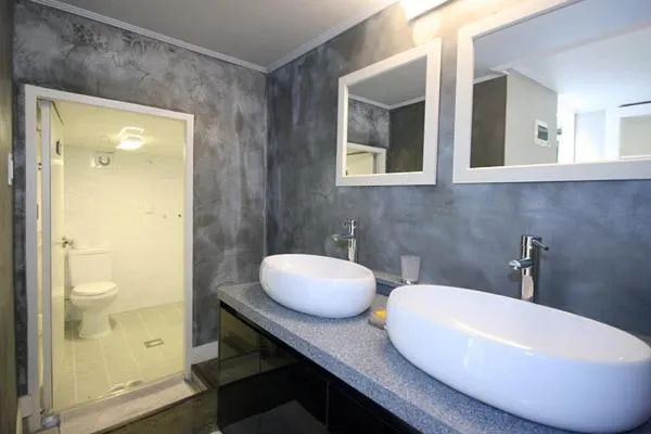 Bathroom in Crib 49 Guesthouse - Foreigner only