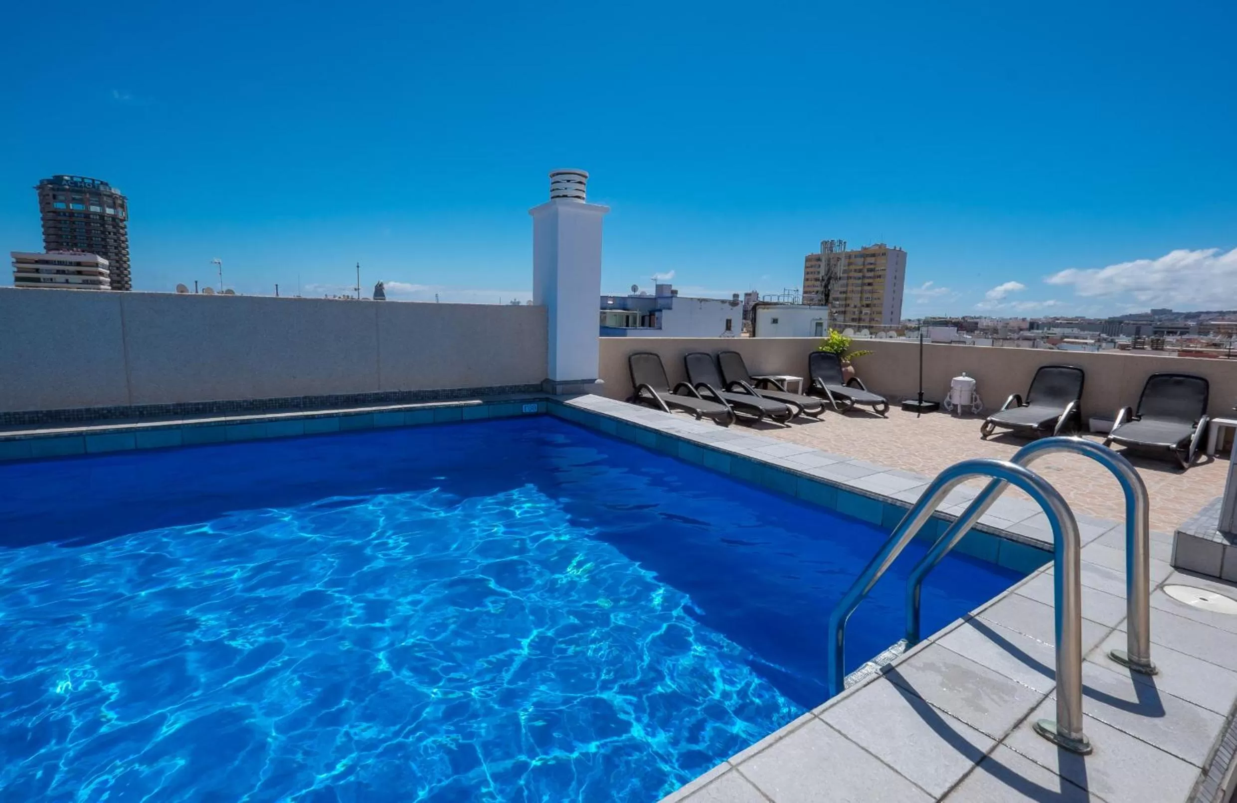 Swimming pool in Hotel Concorde