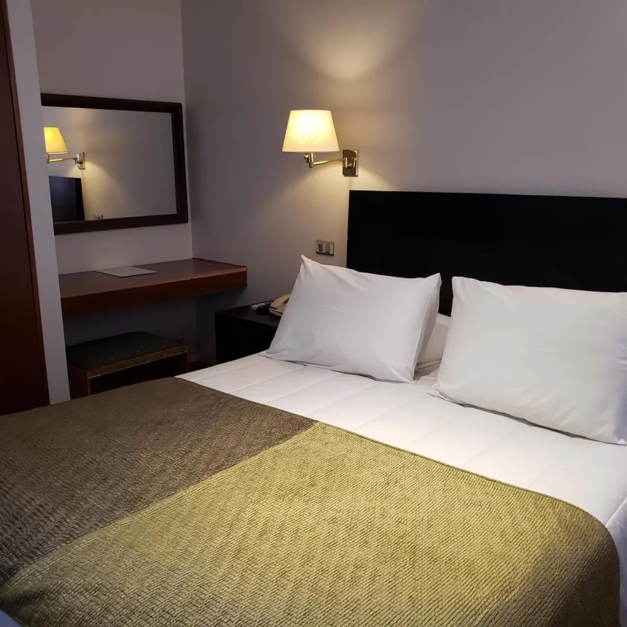 Photo of the whole room, Bed in Hotel Gavina Express