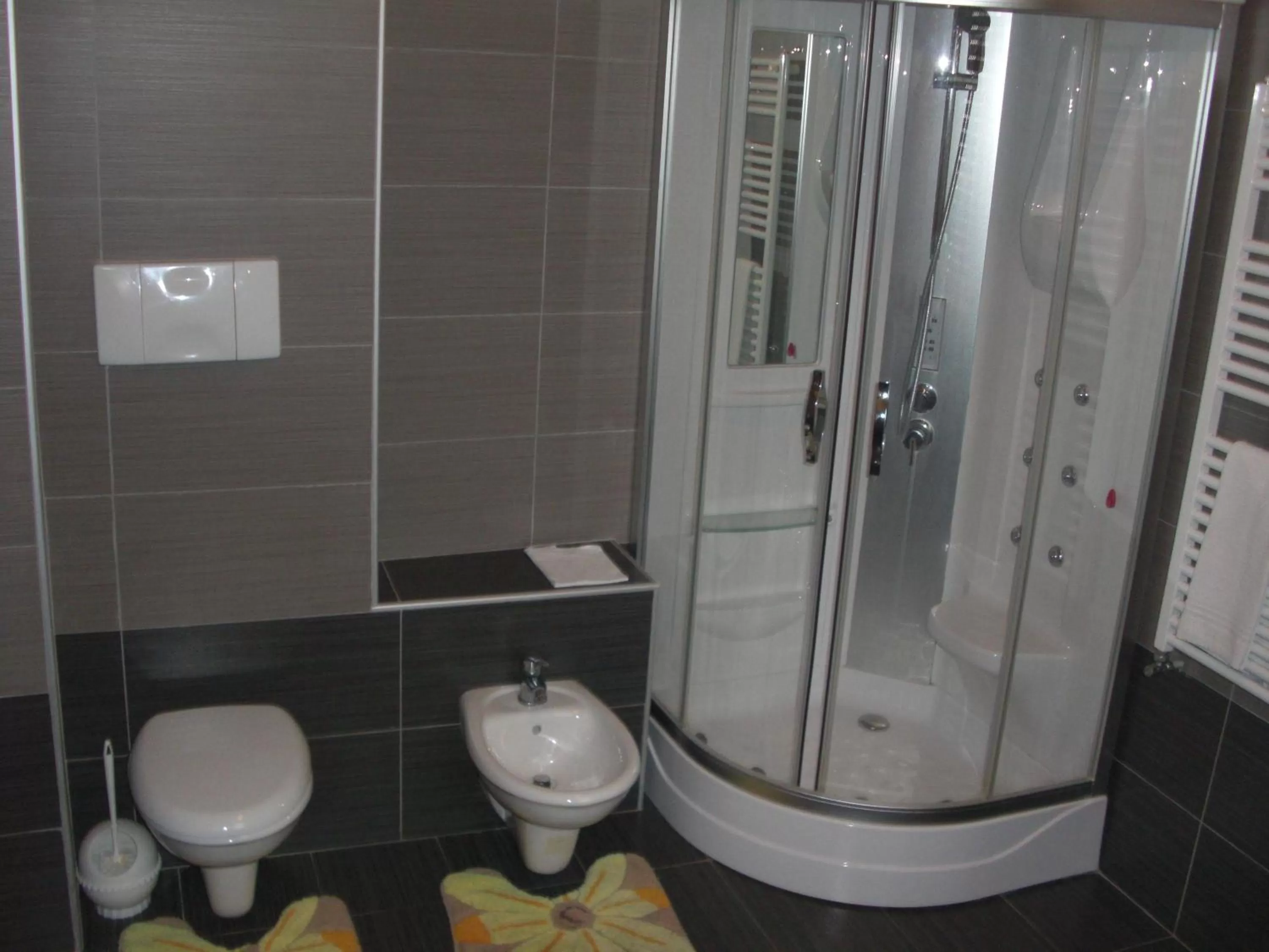 Shower in Hotel Legnano