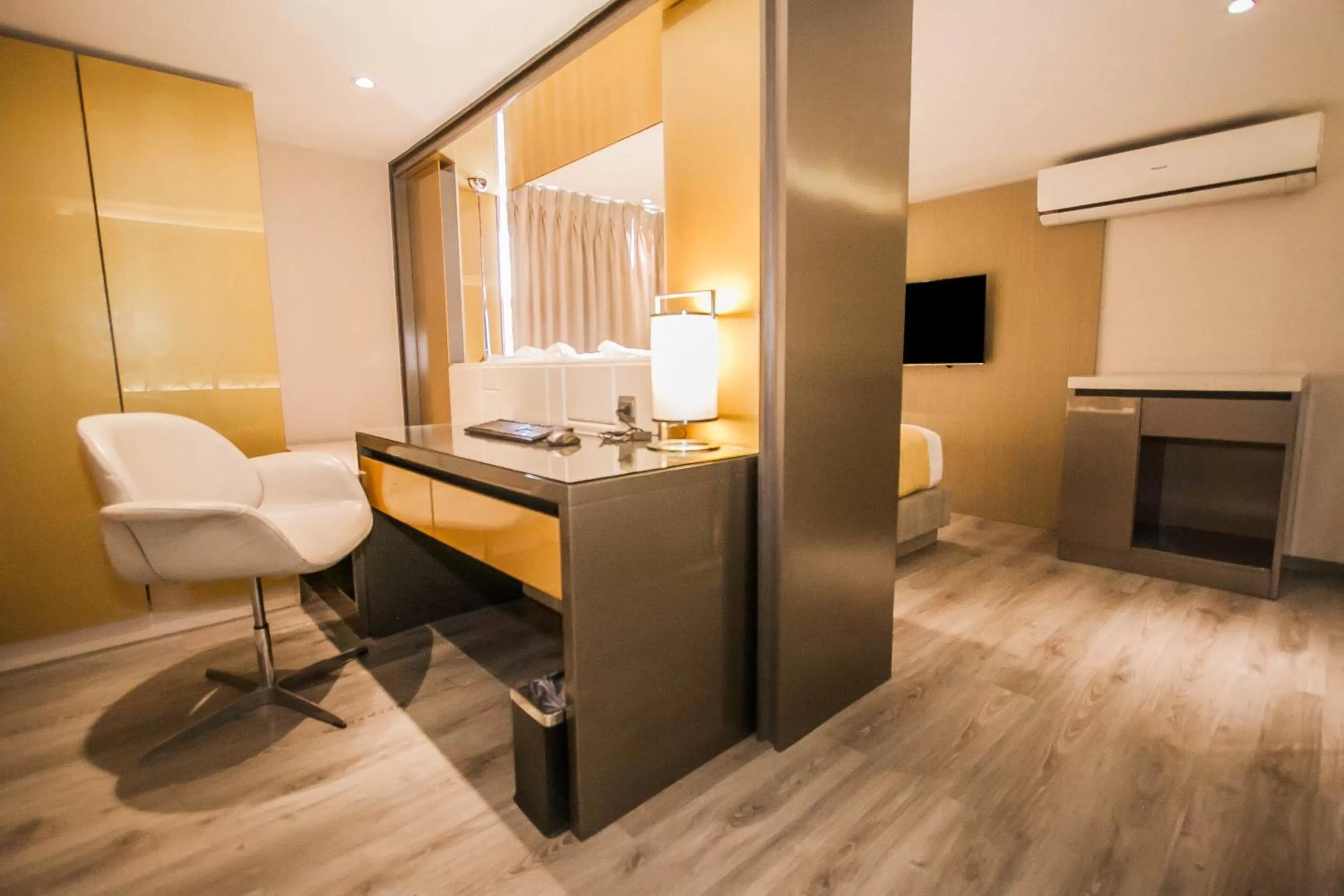 Photo of the whole room in Hotel XYZ