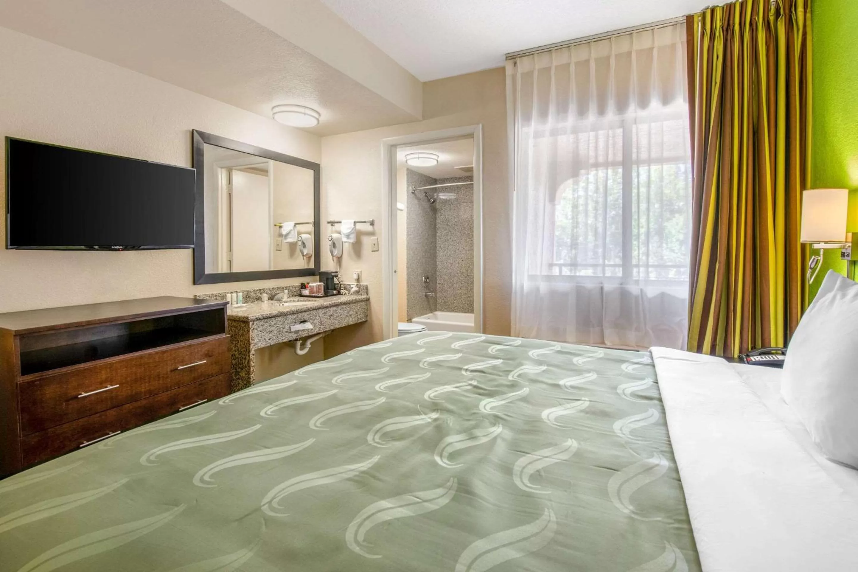 Bedroom, Bed in Quality Inn & Suites Jacksonville-Baymeadows