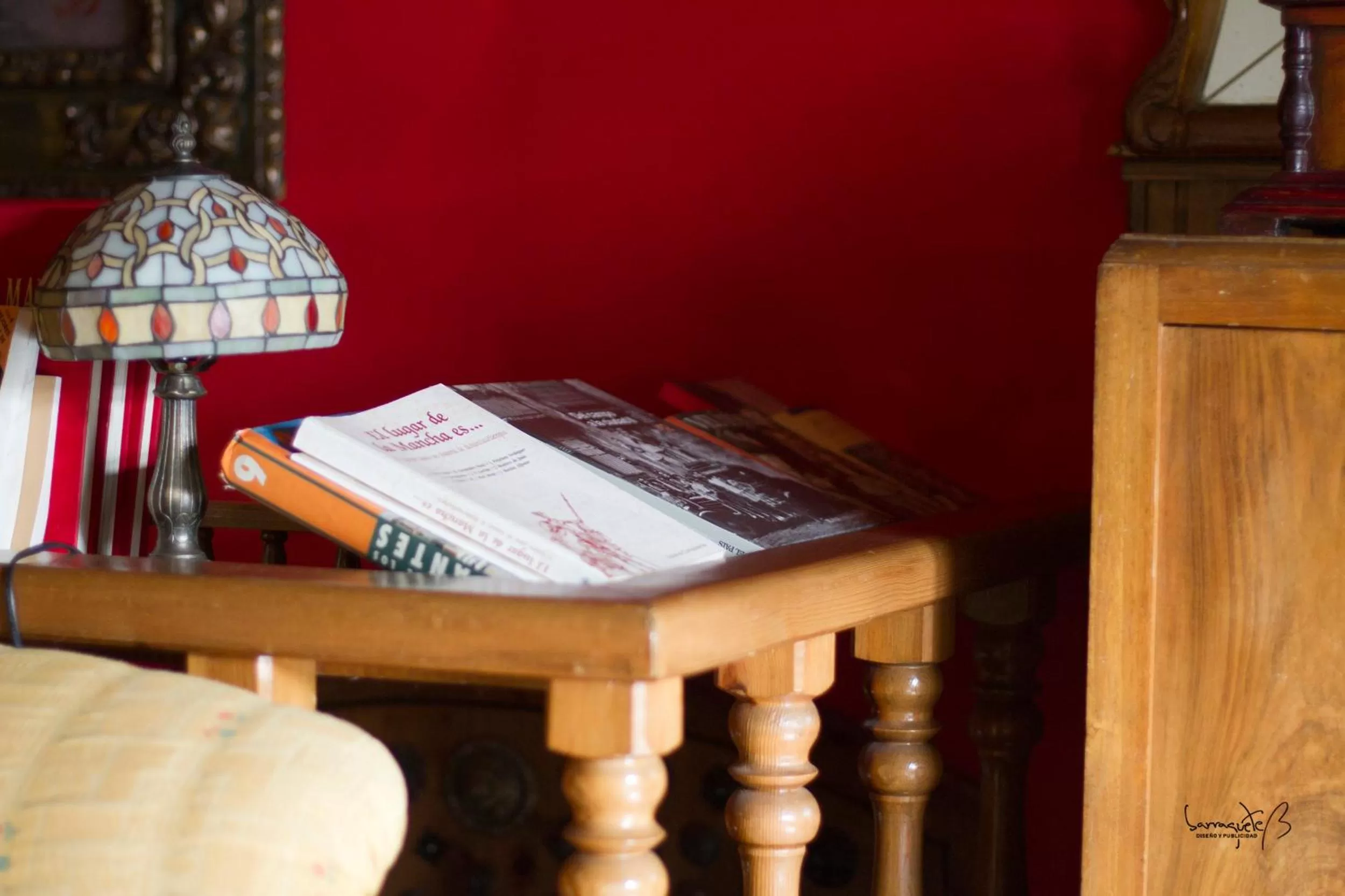 Library in La Casona del Abuelo Parra
