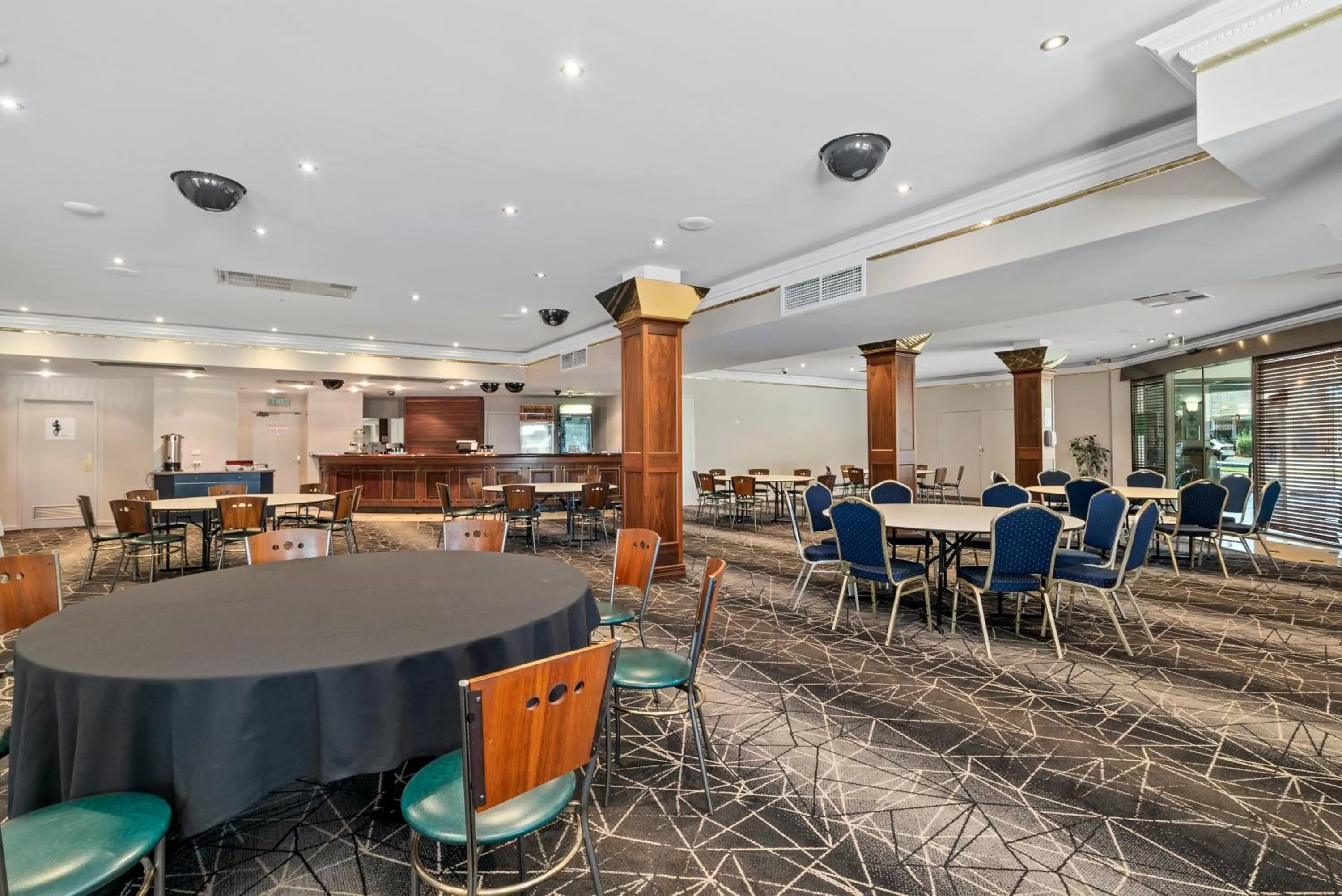 Restaurant/places to eat in Sherbourne Terrace Hotel