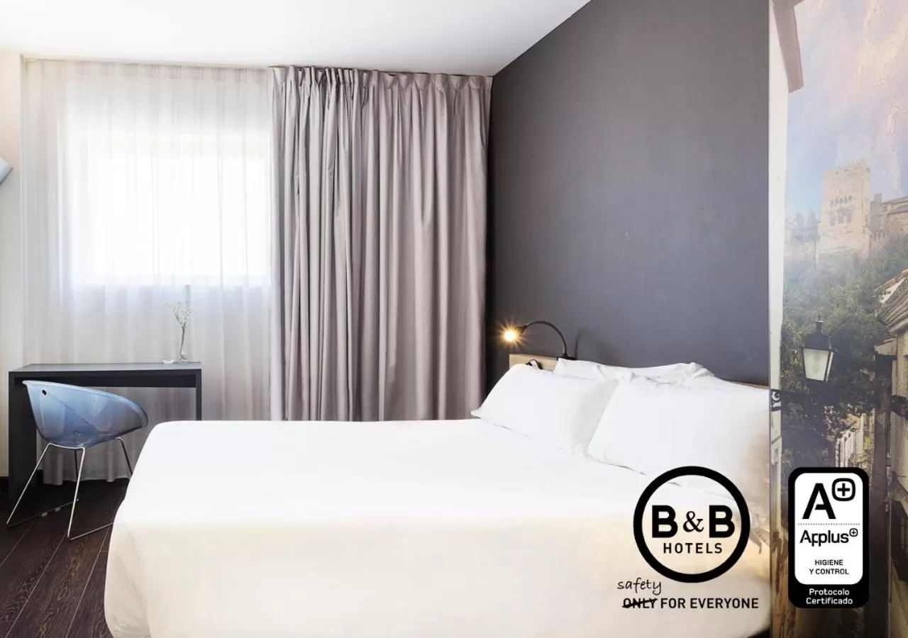 Logo/Certificate/Sign, Bed in B&B HOTEL Granada