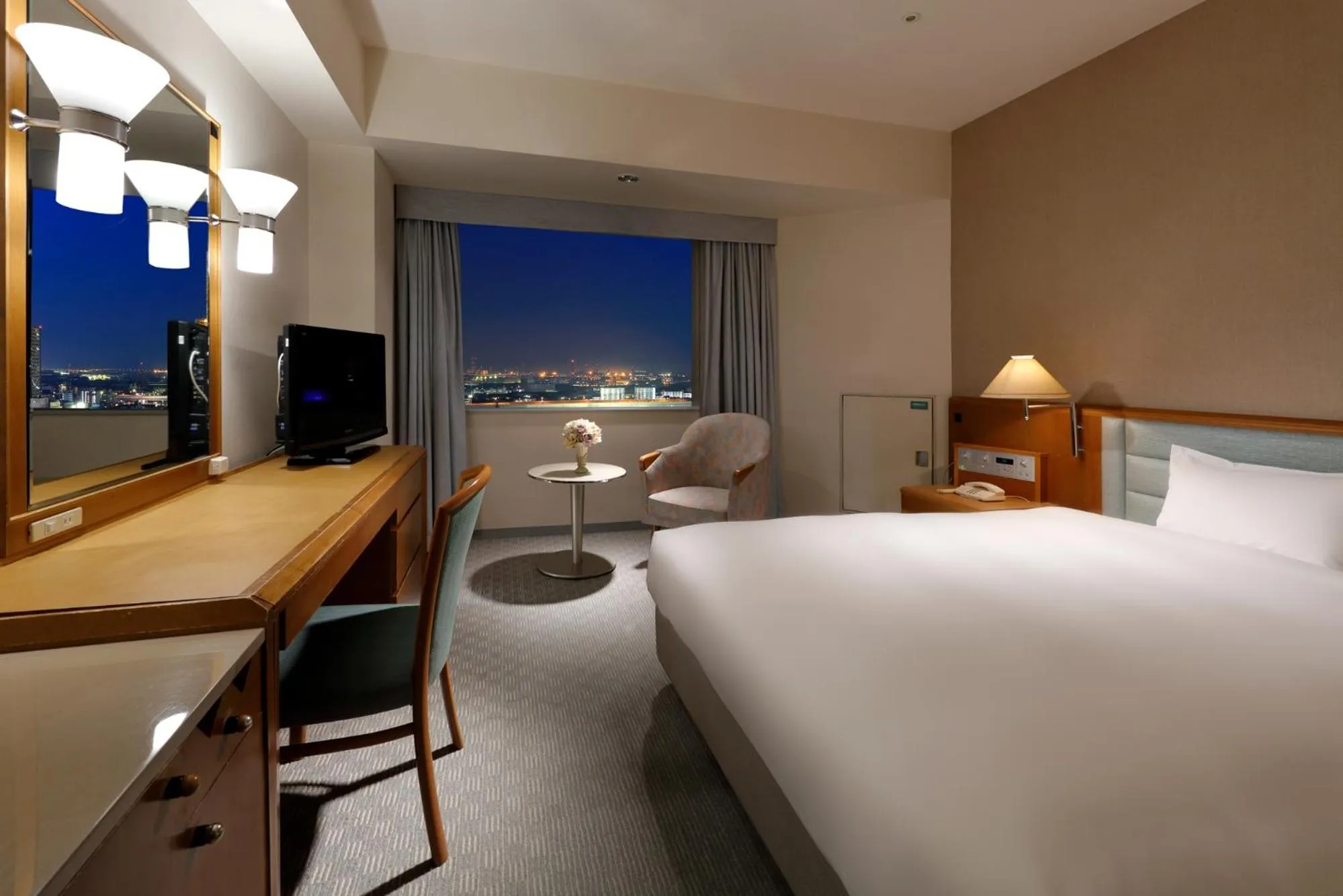 Photo of the whole room, Bed in Miyako Hotel Amagasaki