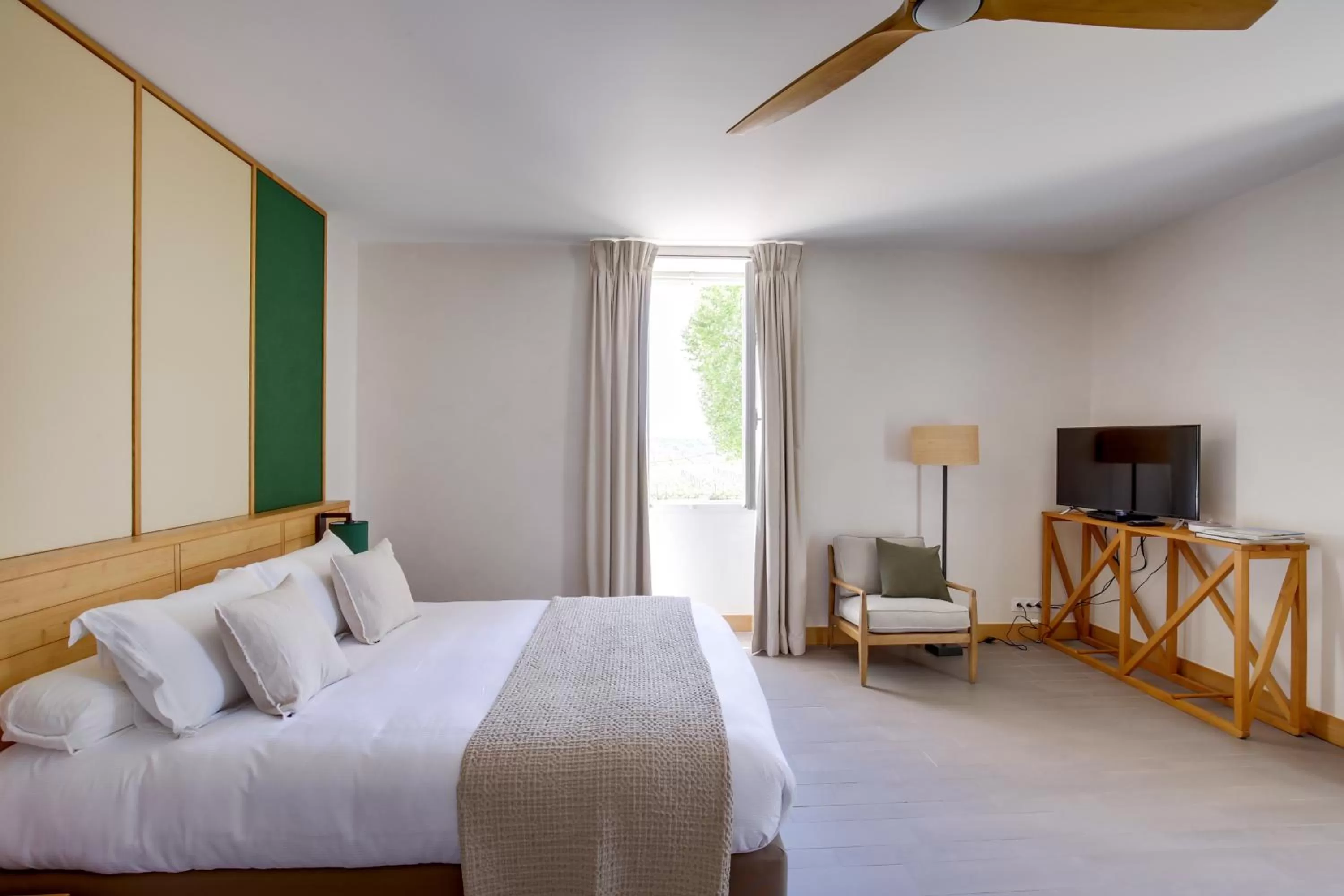 Bedroom, Bed in Le logis de Valandraud