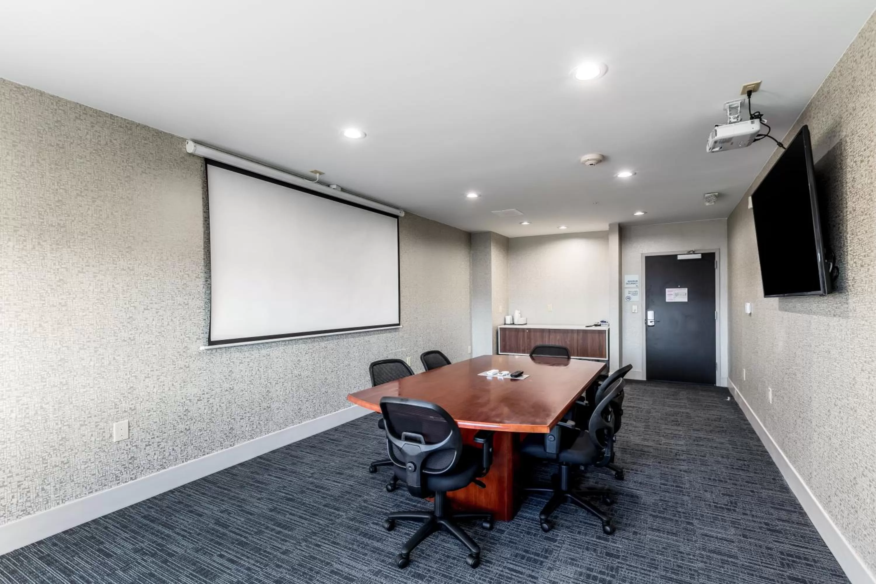 Meeting/conference room in Holiday Inn Express & Suites Jersey City North - Hoboken by IHG