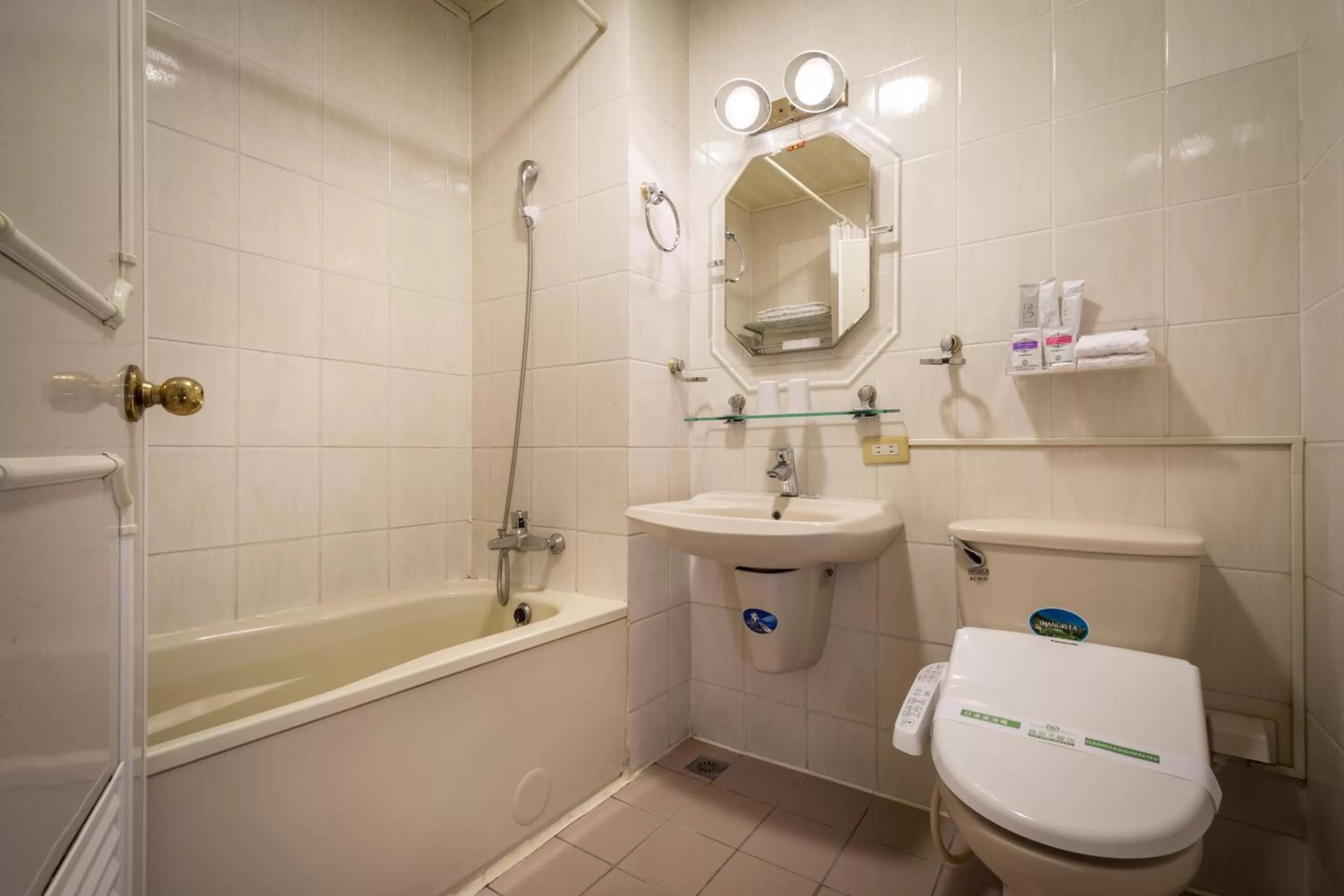 Shower in Formosa Corridor Hotel