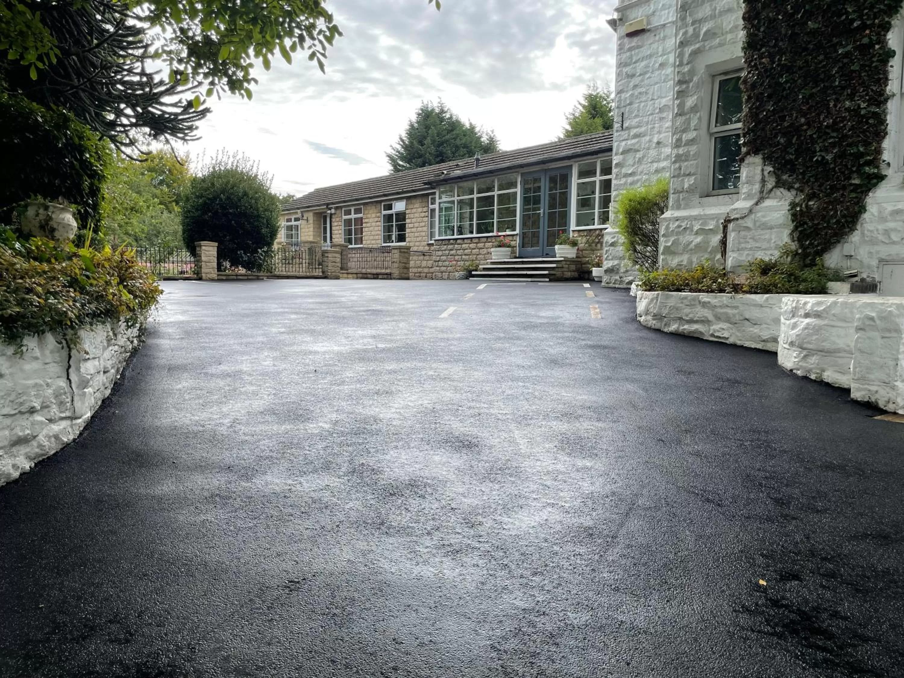 Property building in Mansfield Lodge Hotel Ltd