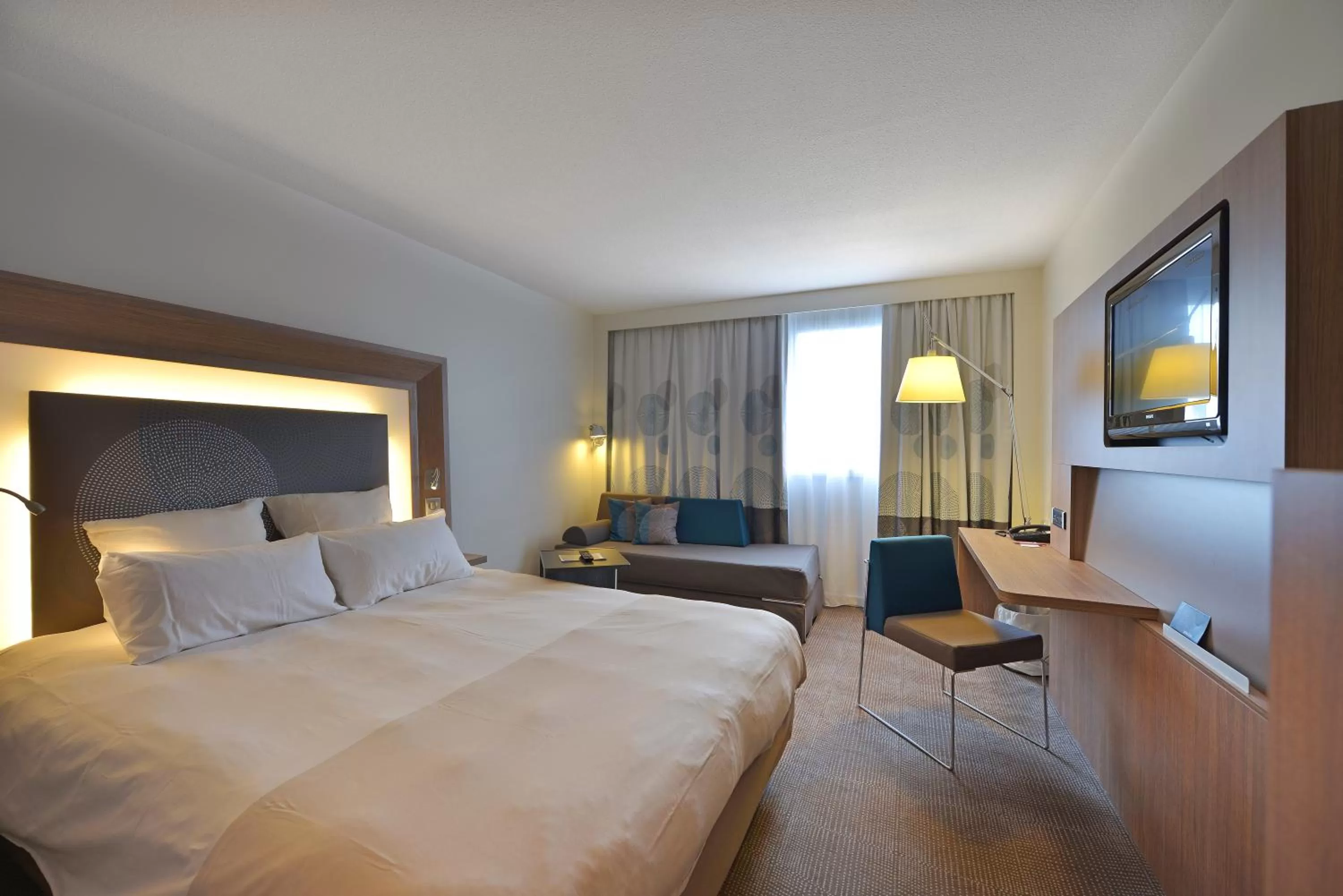 Photo of the whole room, Bed in Novotel Clermont-Ferrand