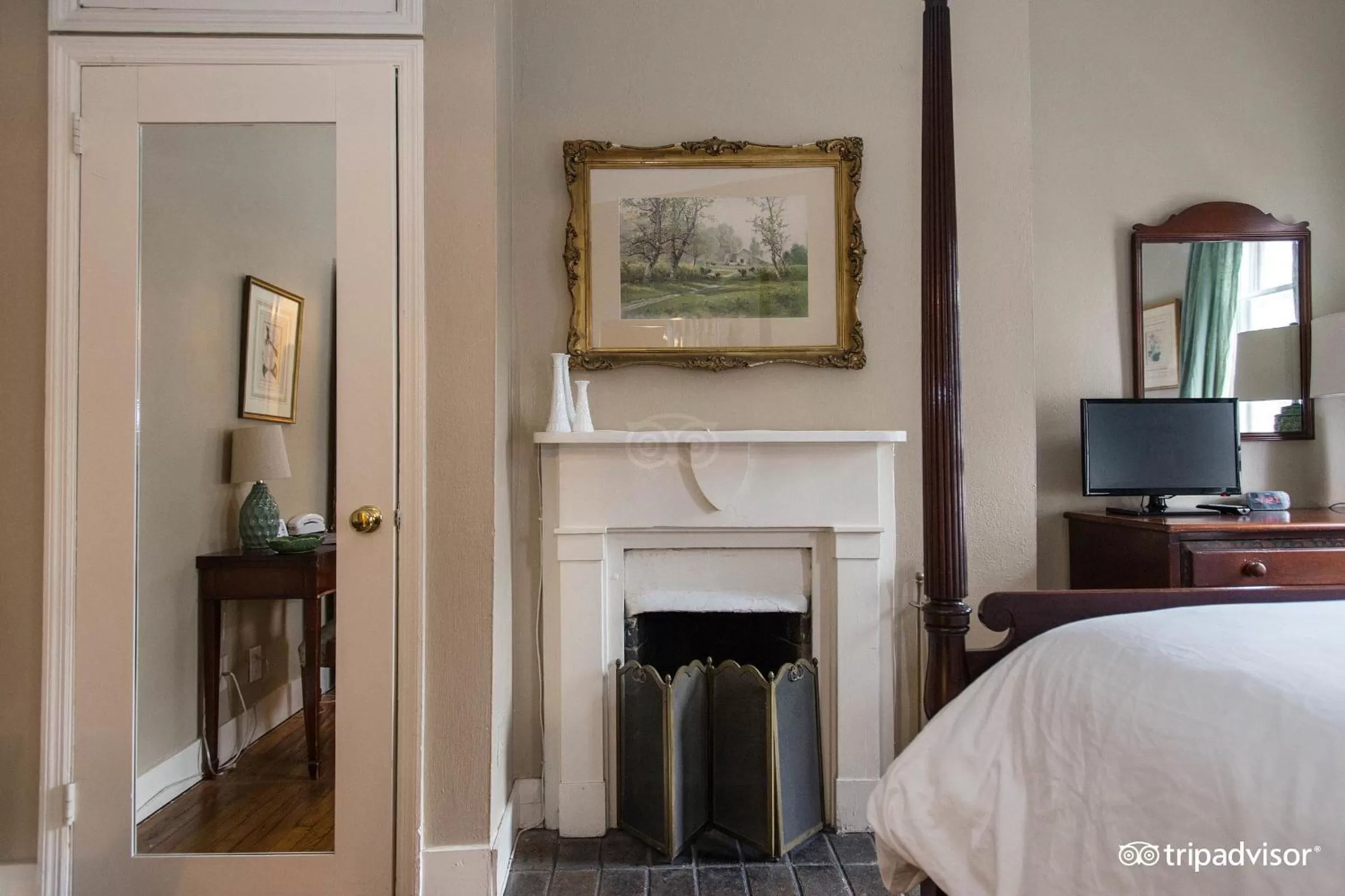 TV and multimedia, Bed in Incentra Village Hotel