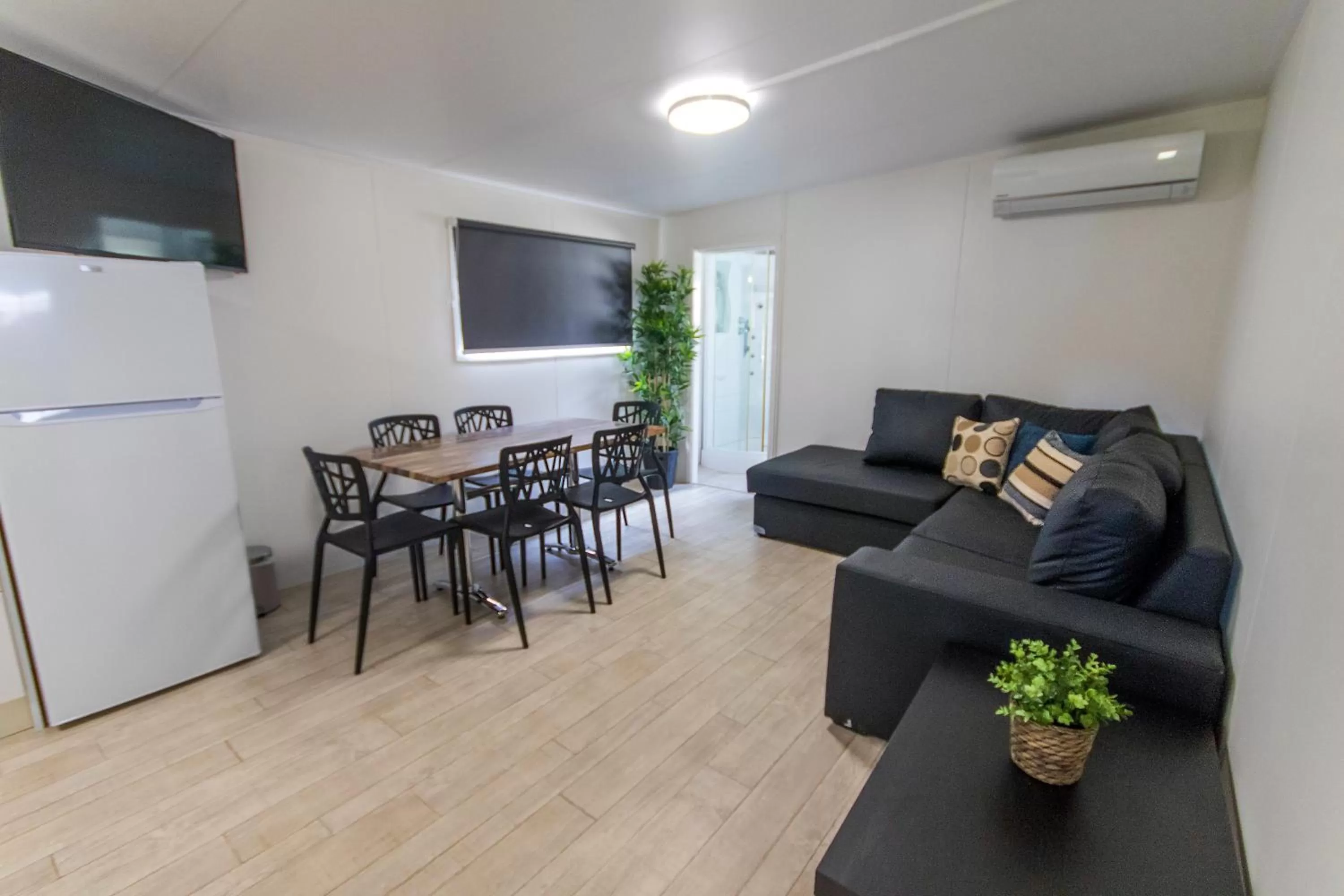 Dining area in Esk Caravan Park & Rail Trail Motel