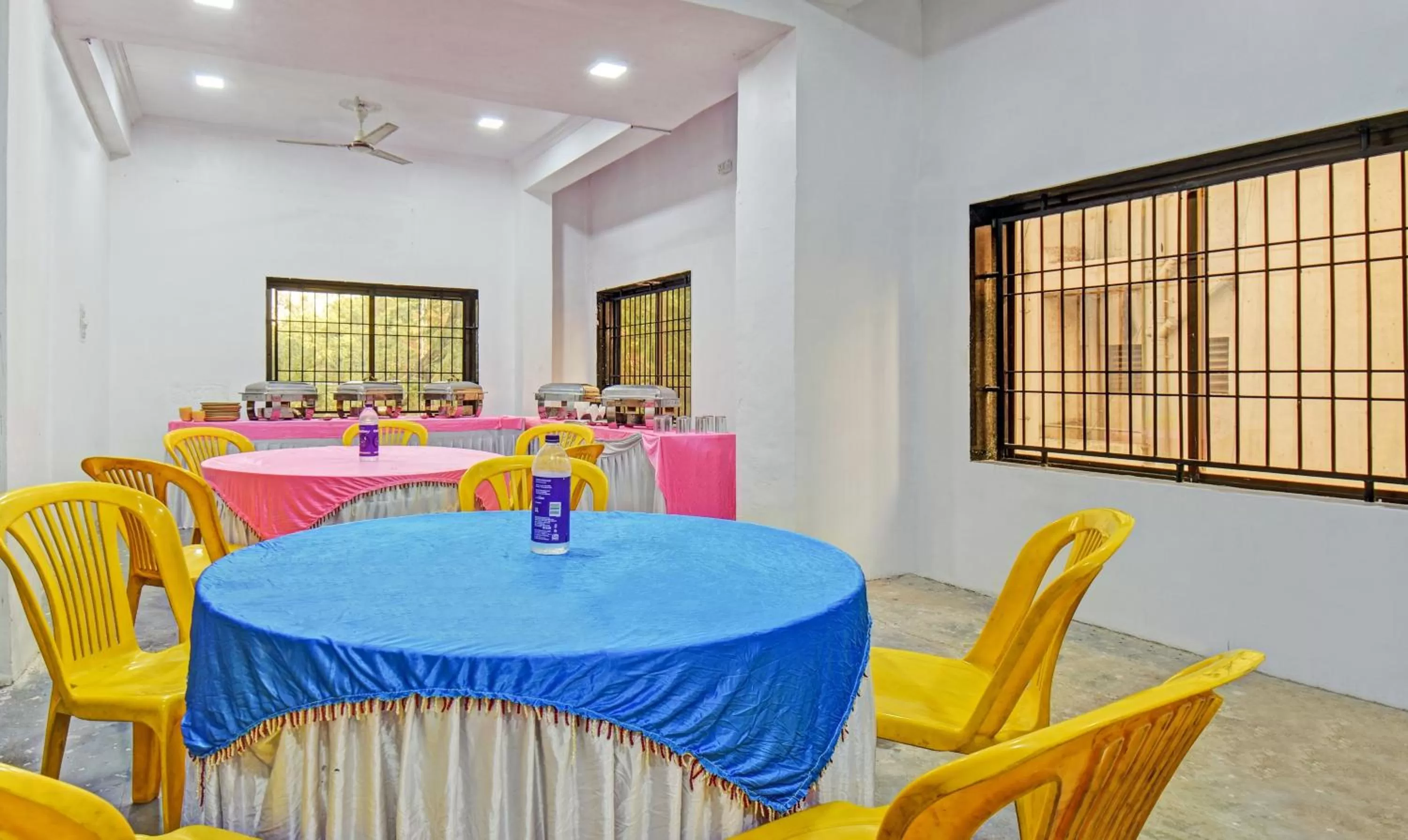 Restaurant/places to eat in Treebo Villa Inn Aurangabad