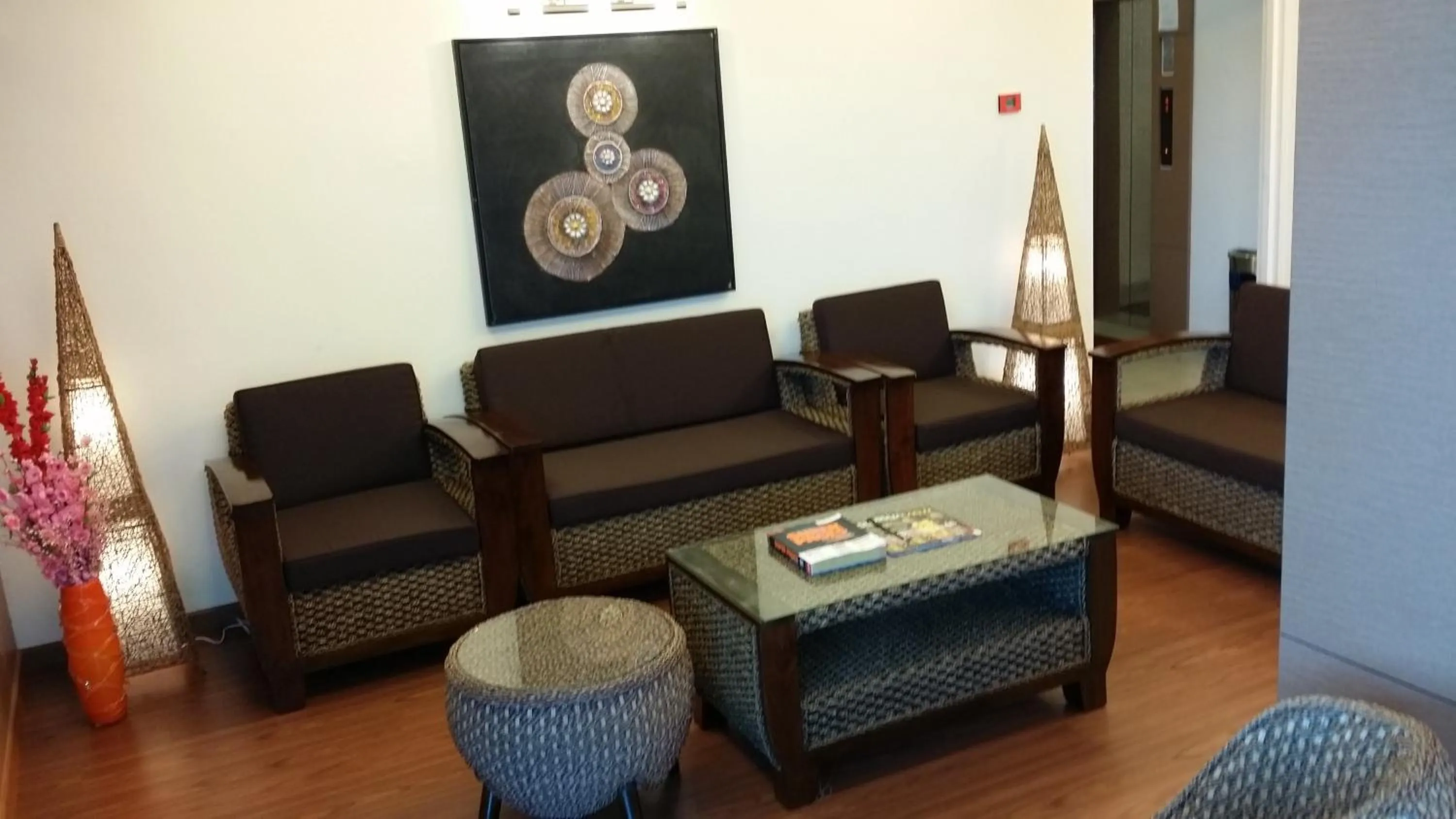 Communal lounge/ TV room in Smart Hotel