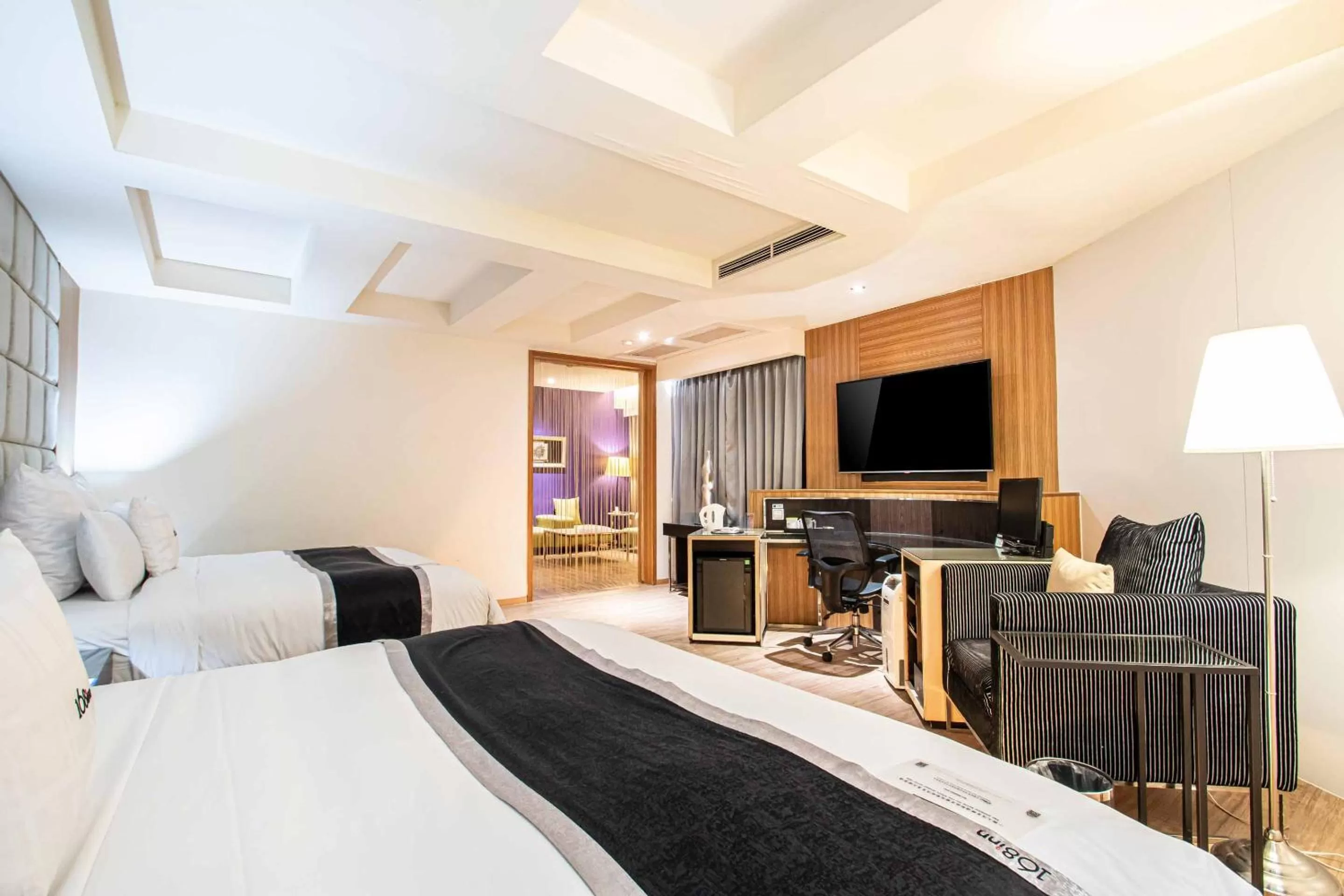 Decorative detail, Bed in 168 Motel-Hsinchu