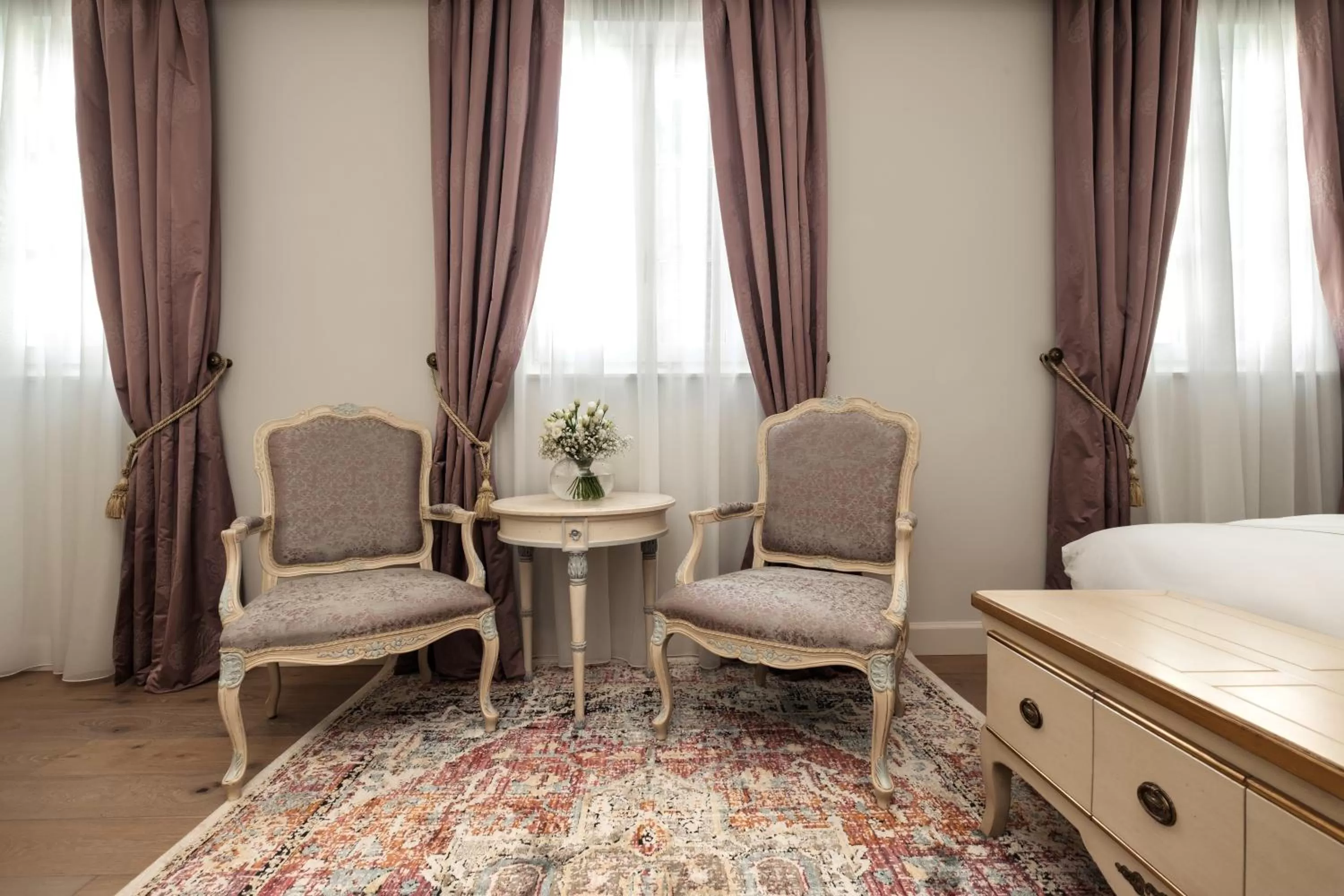 Seating area in Domus Zamittello