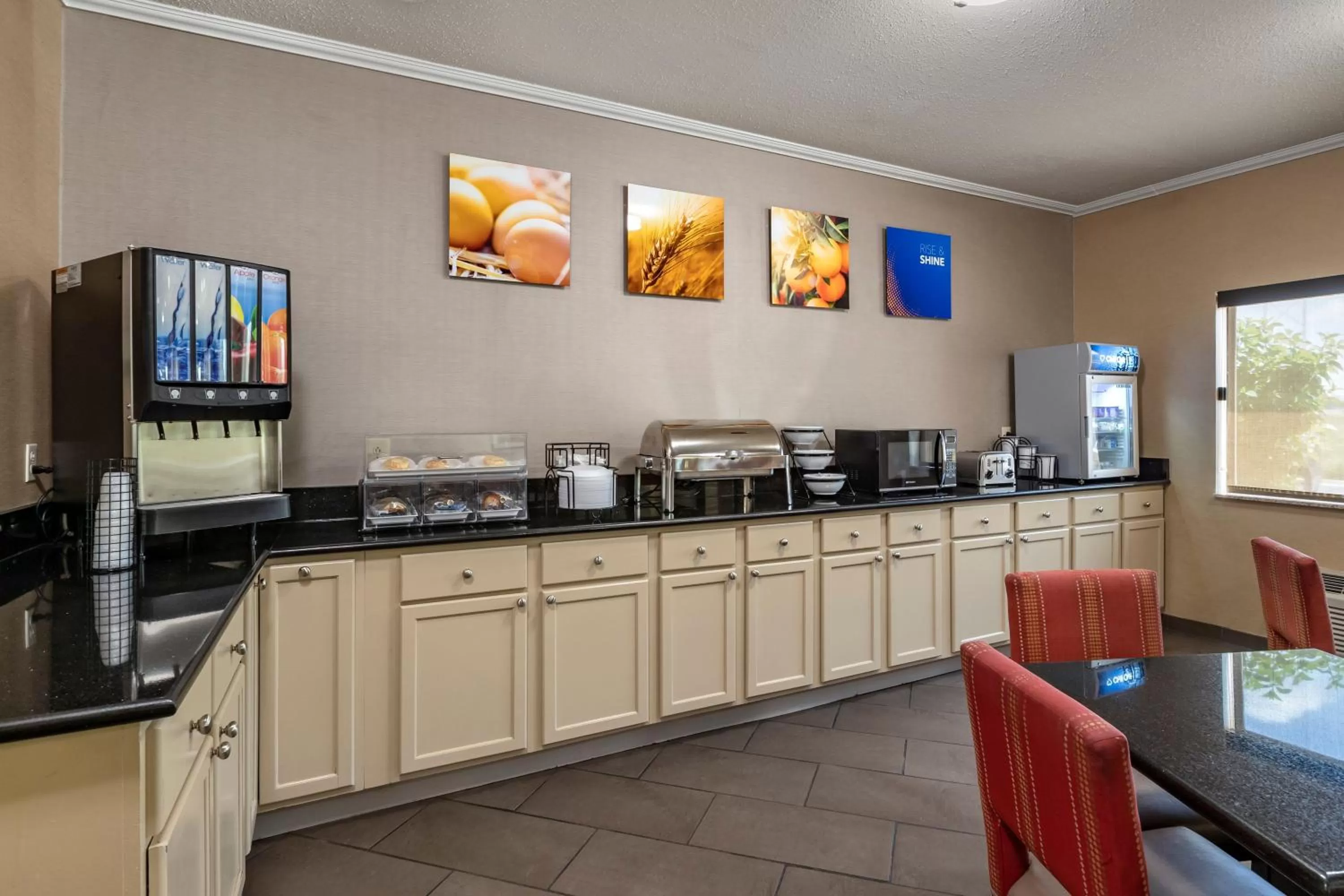 Breakfast in Comfort Inn Moline - Quad Cities