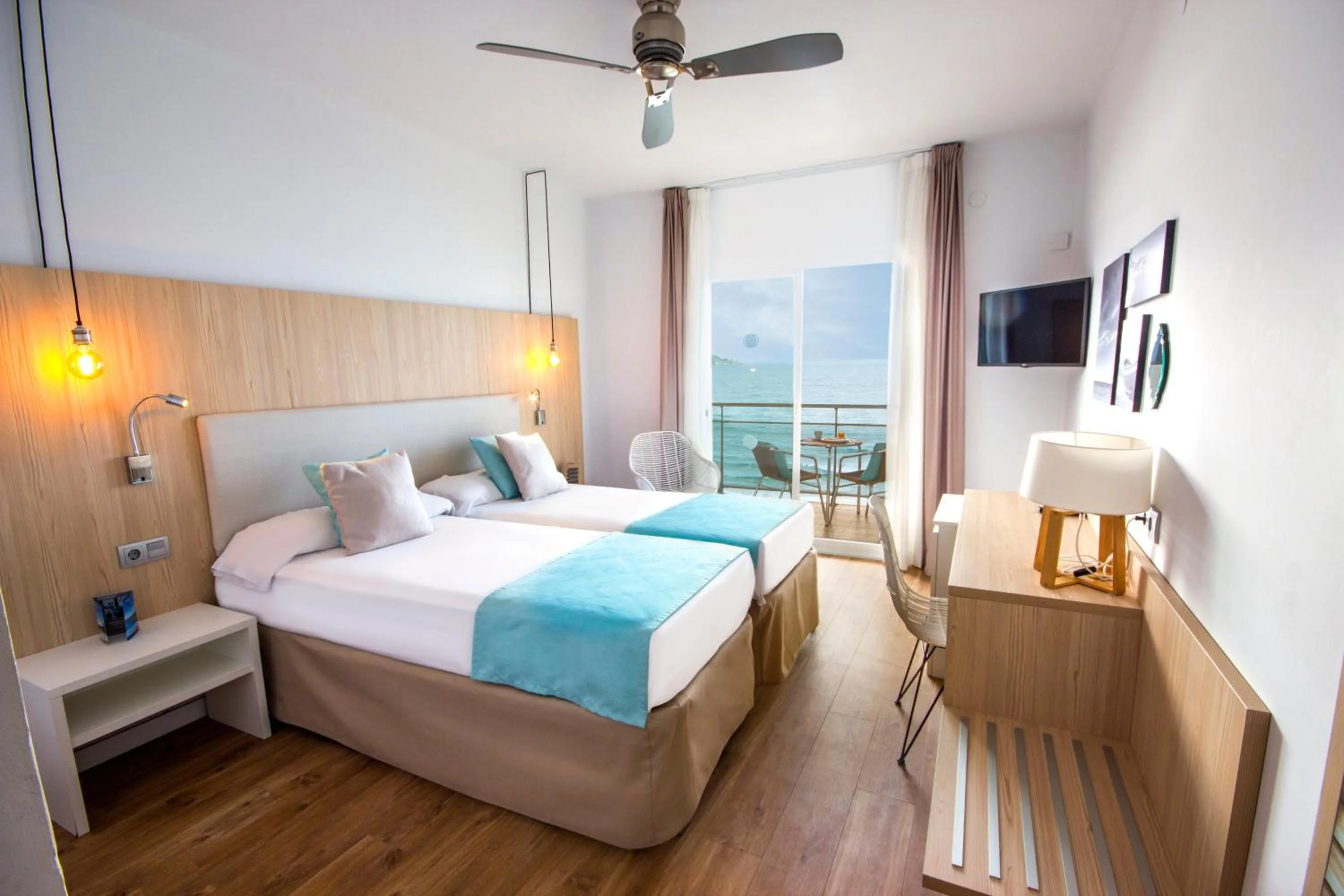 Bedroom, Bed in Hotel Monterrey Roses by Pierre & Vacances