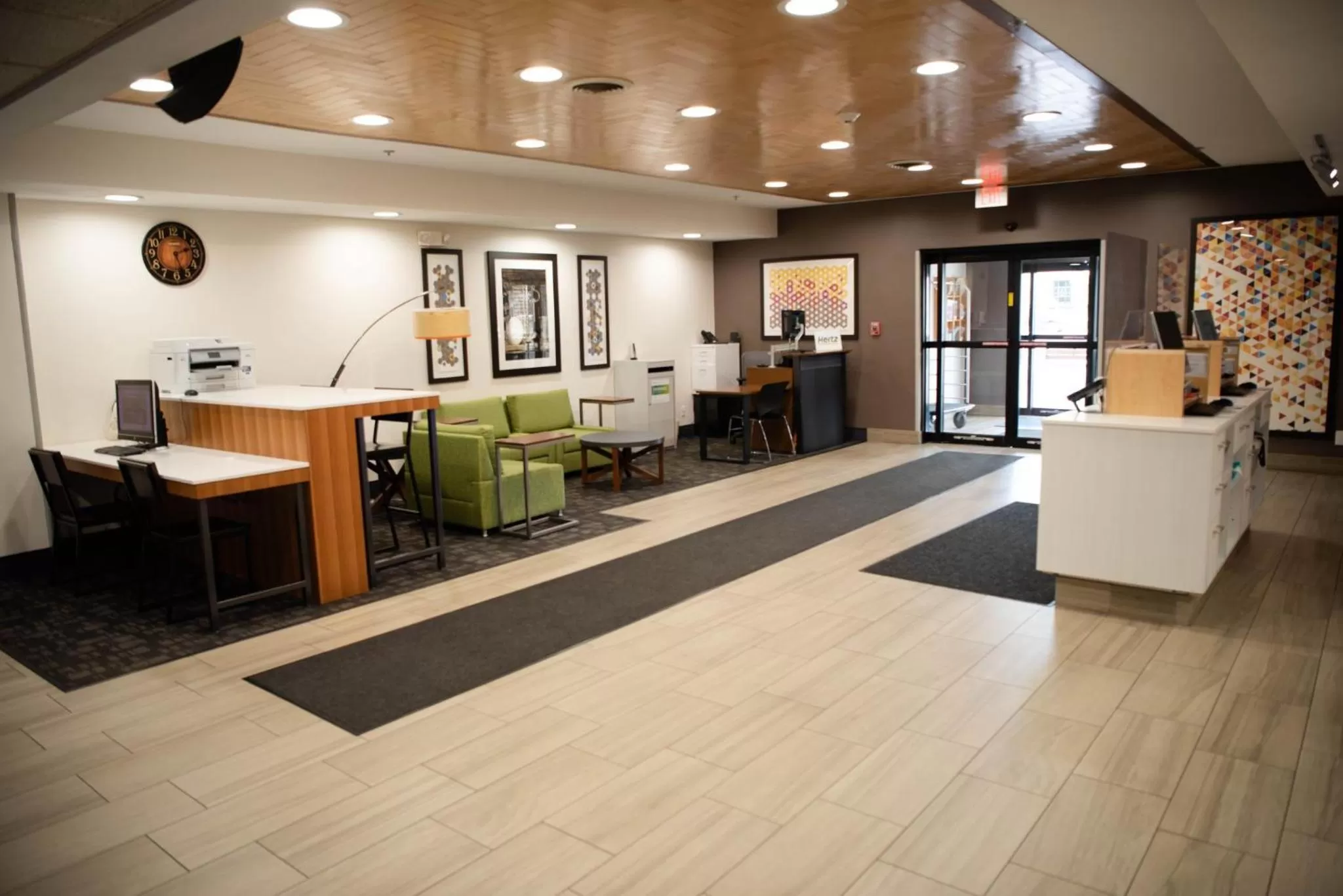 Lobby or reception in Holiday Inn Express Winfield - Teays Valley by IHG