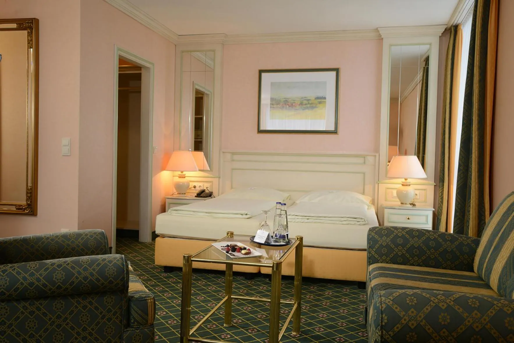 Photo of the whole room, Bed in The Monarch Hotel