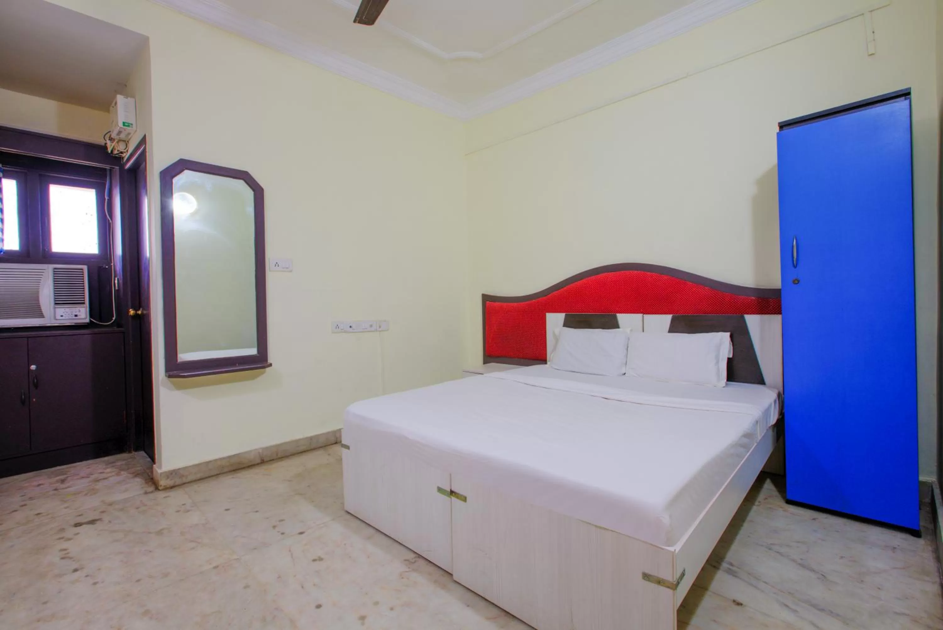 Bed in The Dolphin Park Hotel, Virugambakkam