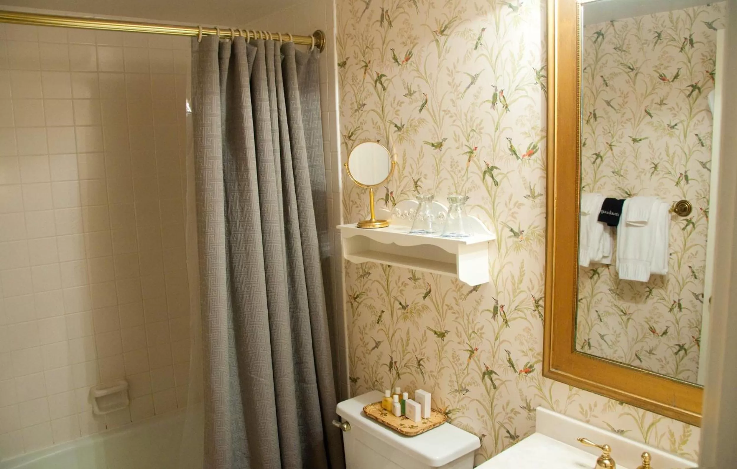 Shower, Bathroom in Ballastone Inn