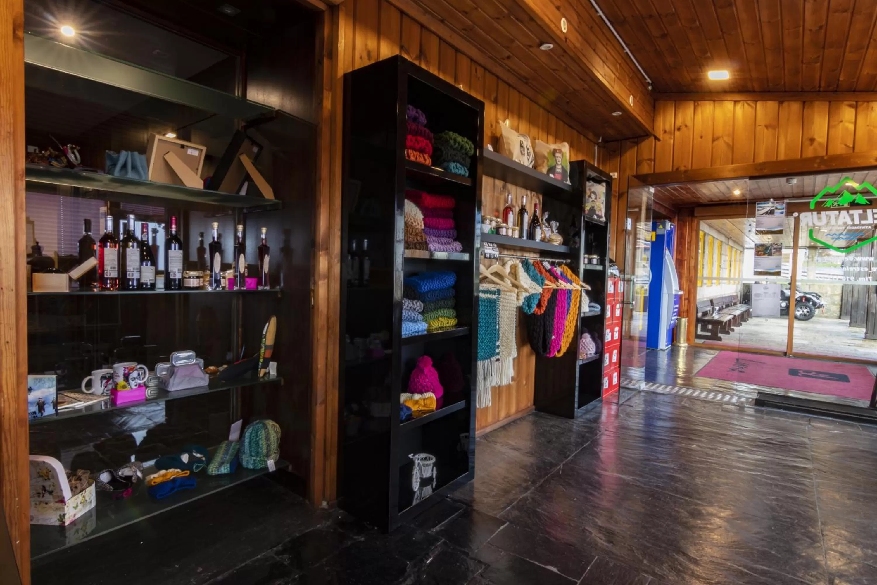 On-site shops in Luna Hotel Serra da Estrela