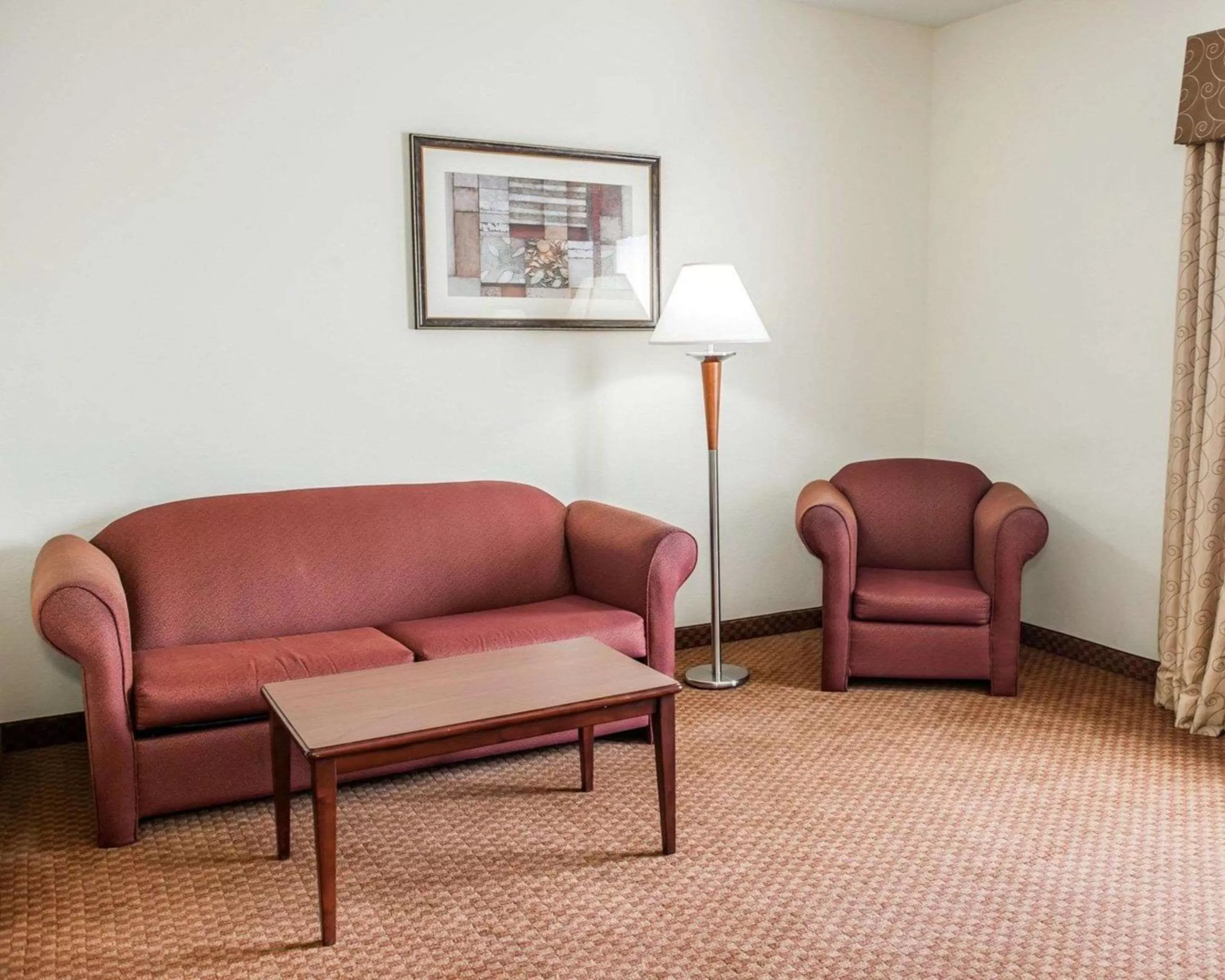 Photo of the whole room in Comfort Suites near Indianapolis Airport