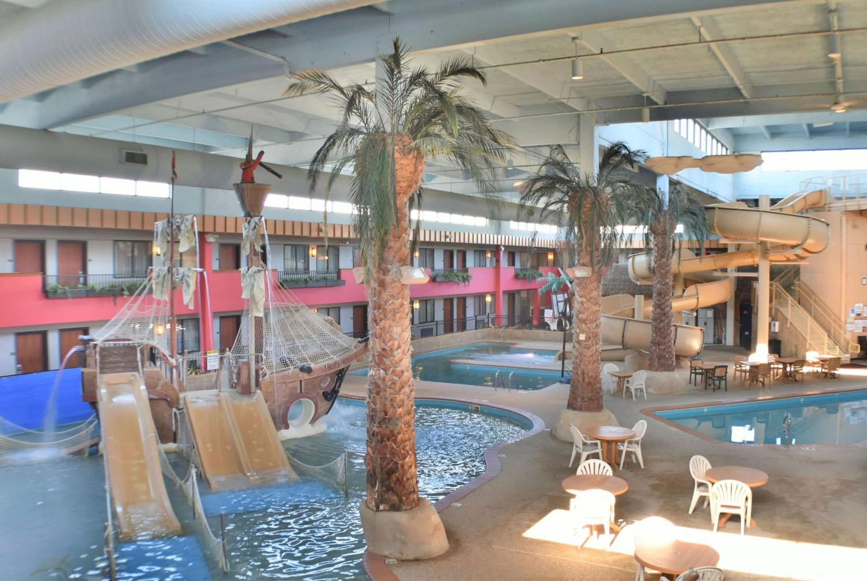 Ramada by Wyndham Sioux Falls Airport - Waterpark Resort & Event Center