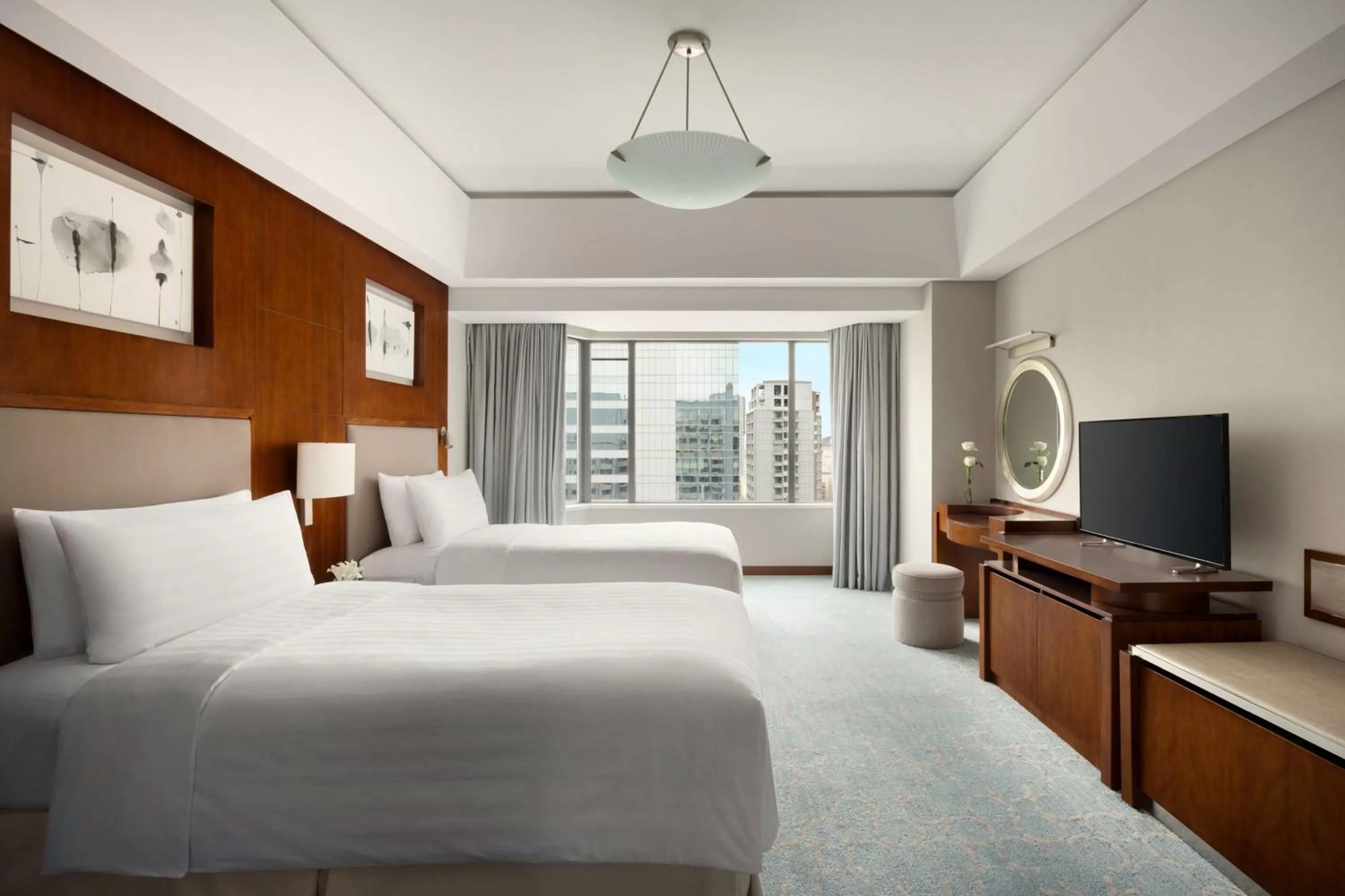 Photo of the whole room, Bed in Shangri-La Qingdao - May Fourth Square