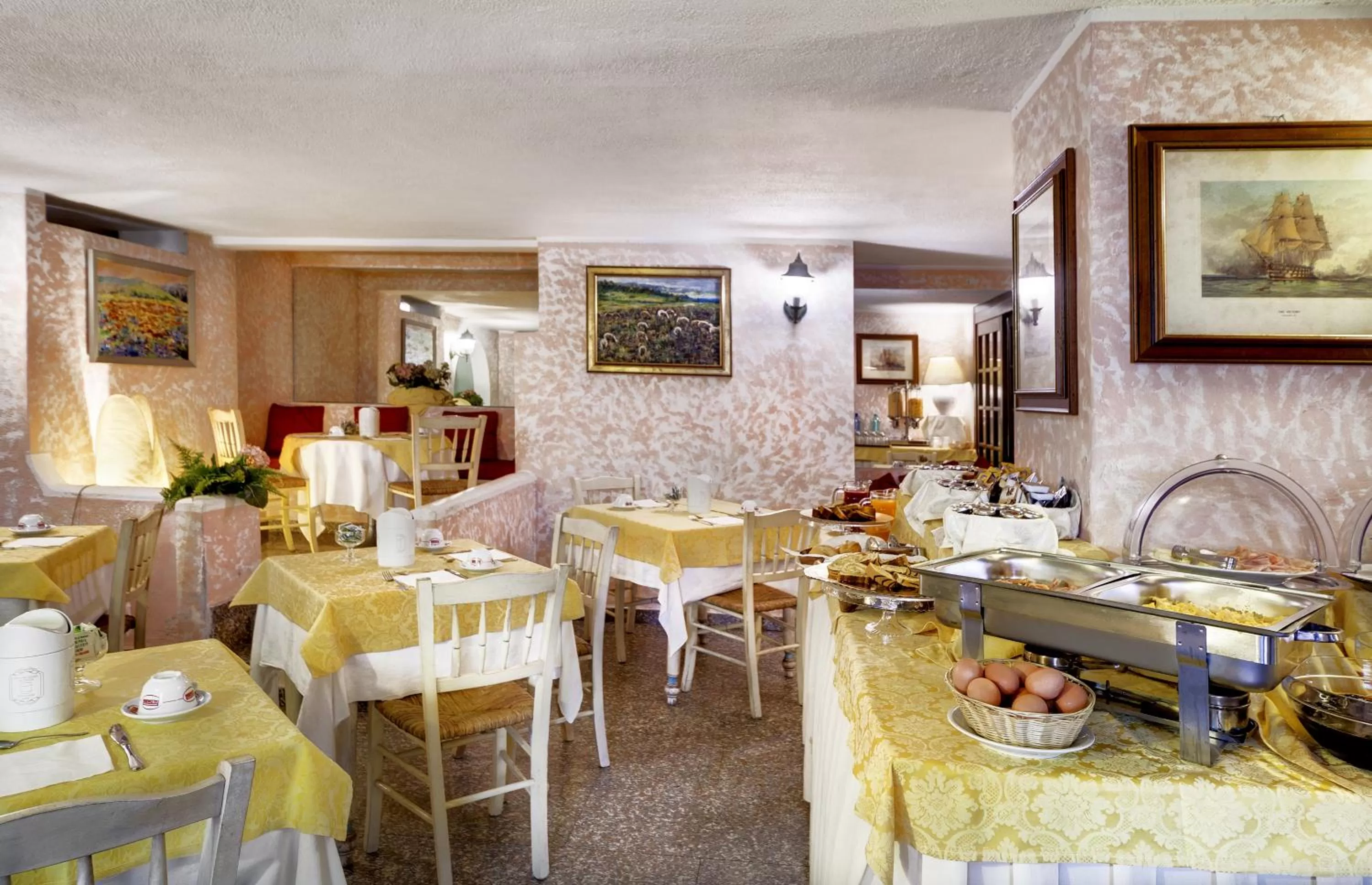 Restaurant/places to eat in Colonna Palace Hotel Mediterraneo