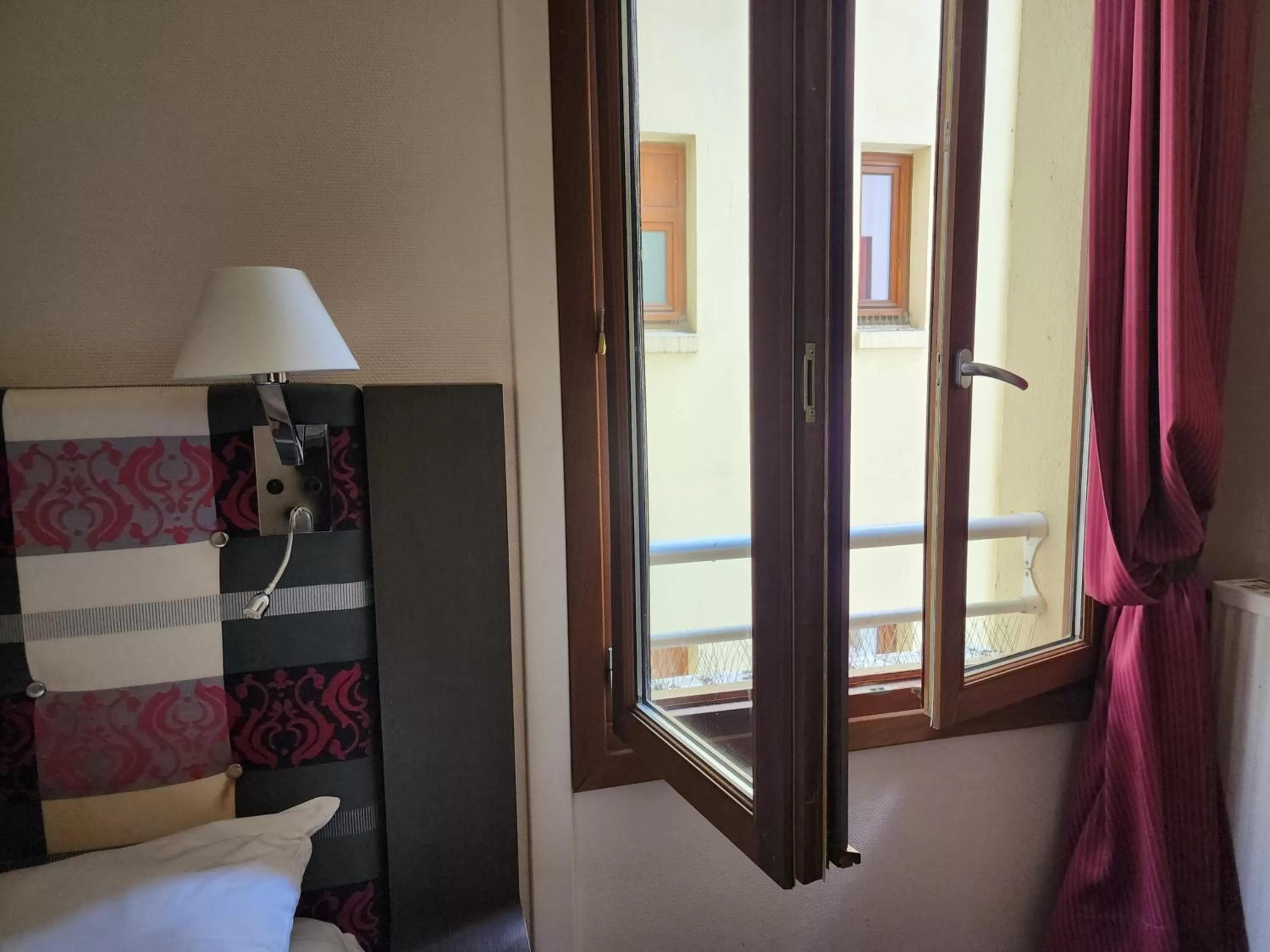 Bed in Hotel Des Bains