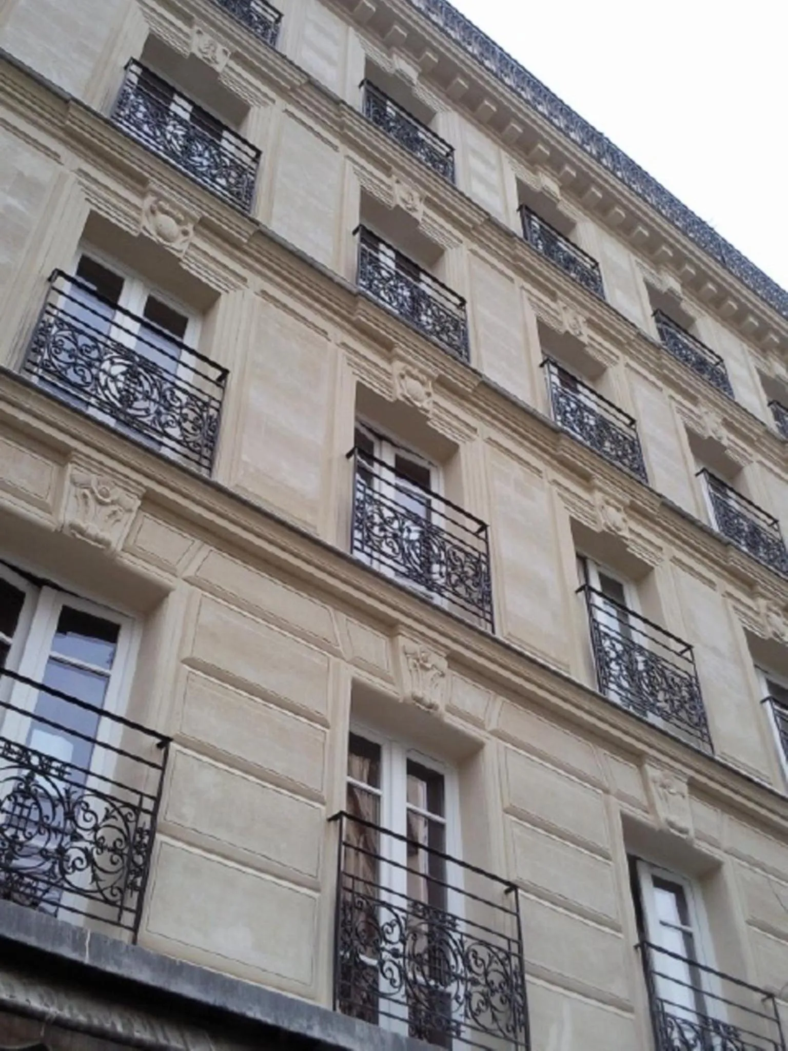 Facade/entrance in Le Montclair Montmartre by River