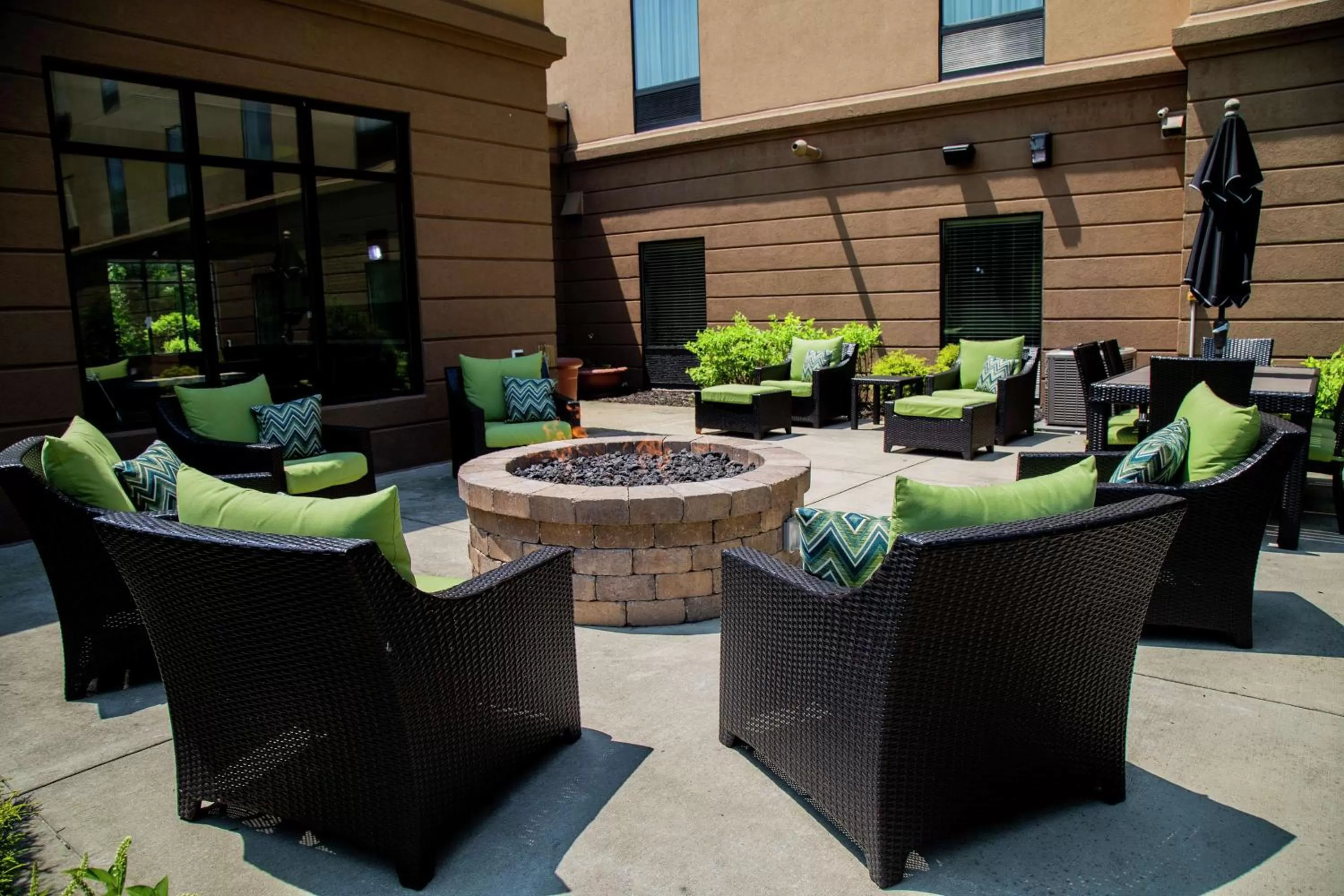 Patio in Hampton Inn & Suites Sharon