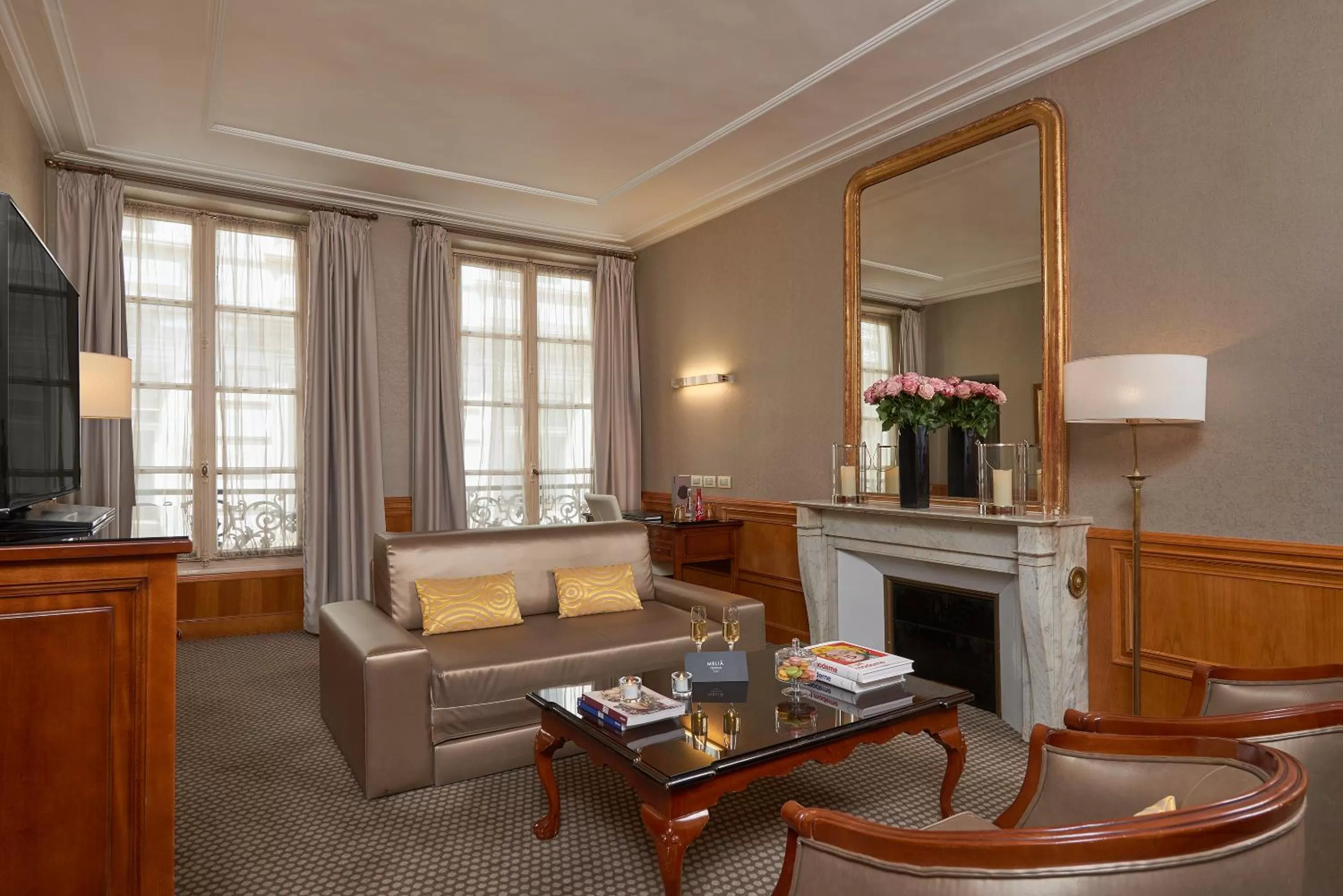 Seating area in Meliá Paris Vendôme