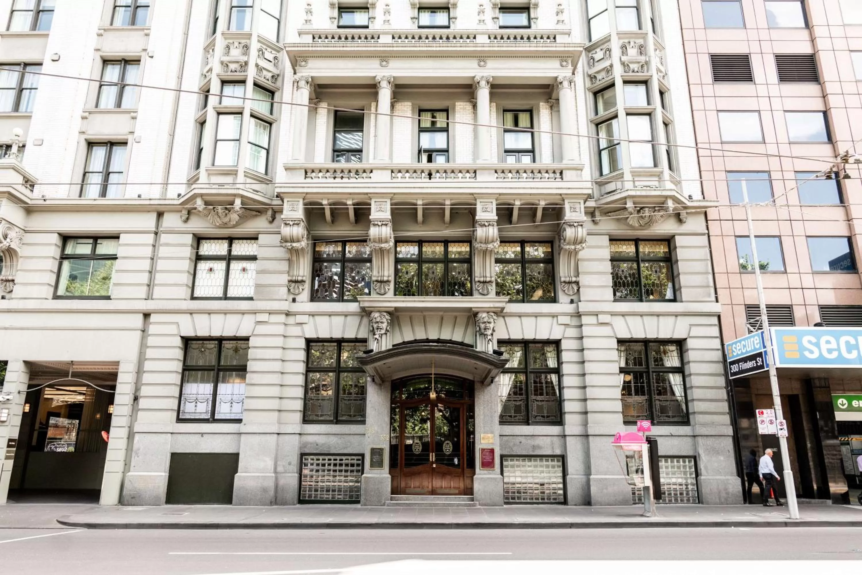 Property building in Rendezvous Hotel Melbourne