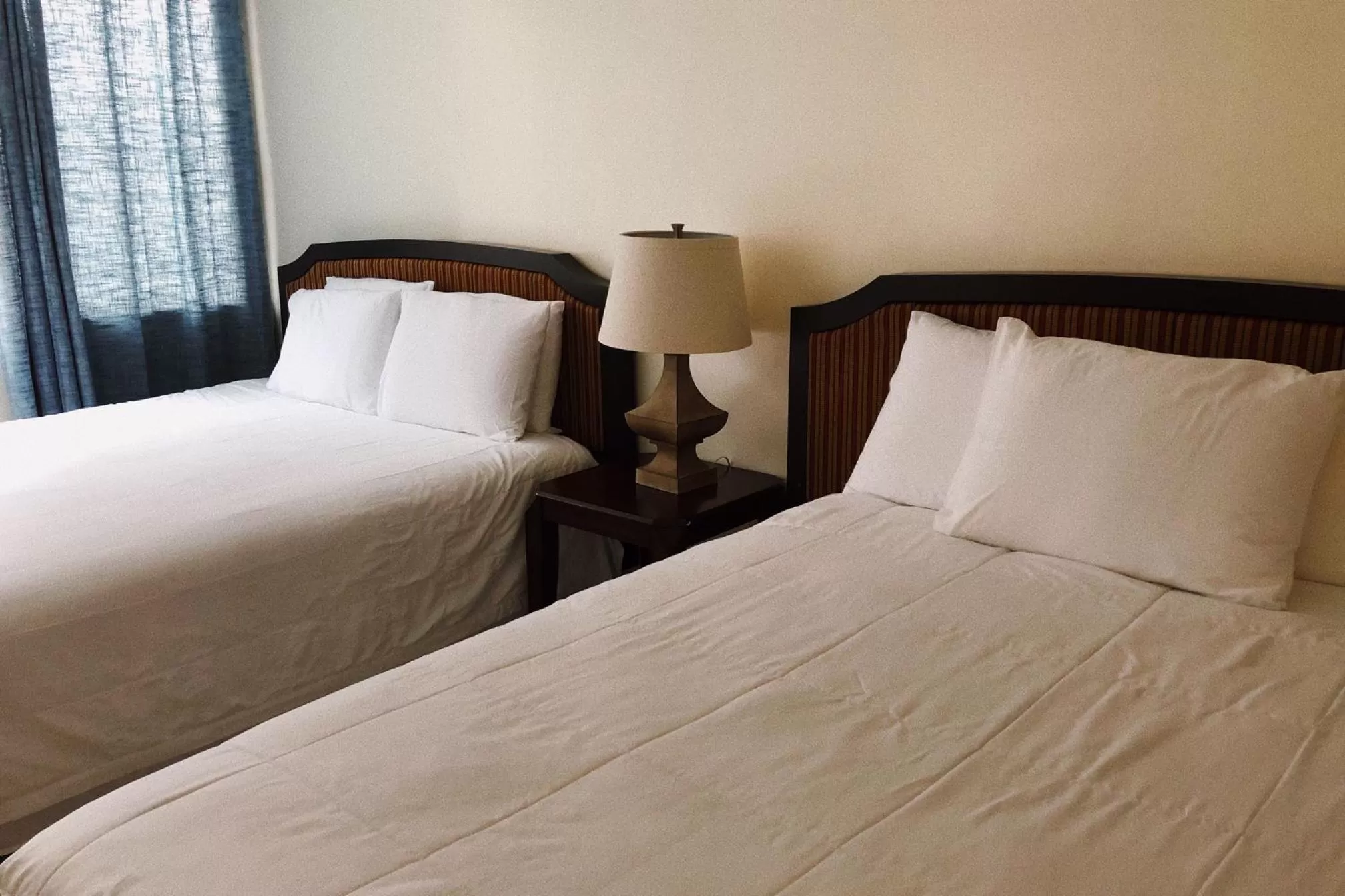 Bed in Hilo Reeds Bay Hotel